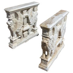 Base de table en marbre sculpté avec robinets ailés de style classique