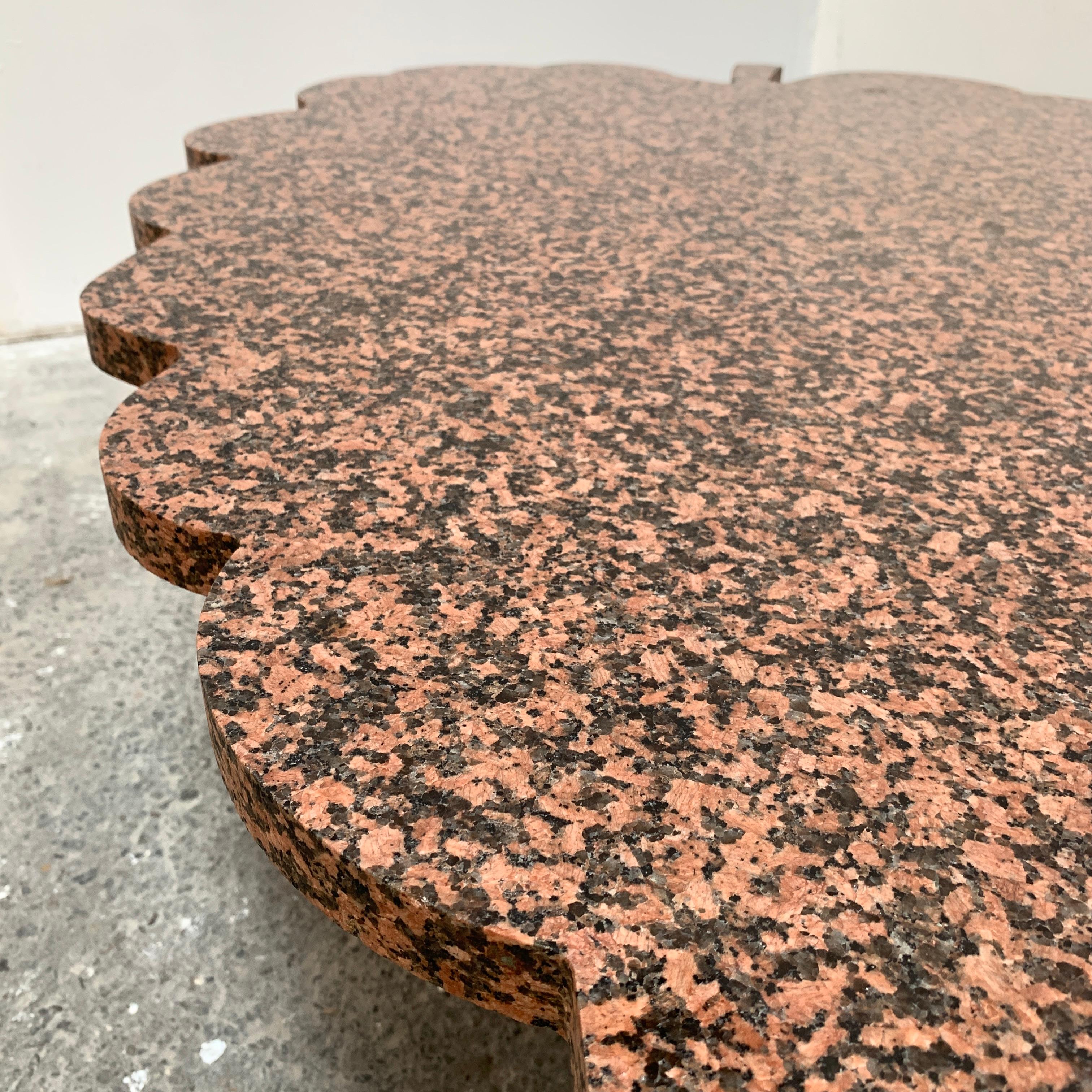 Granite Table basse ancienne granit et fer forgé martelé For Sale