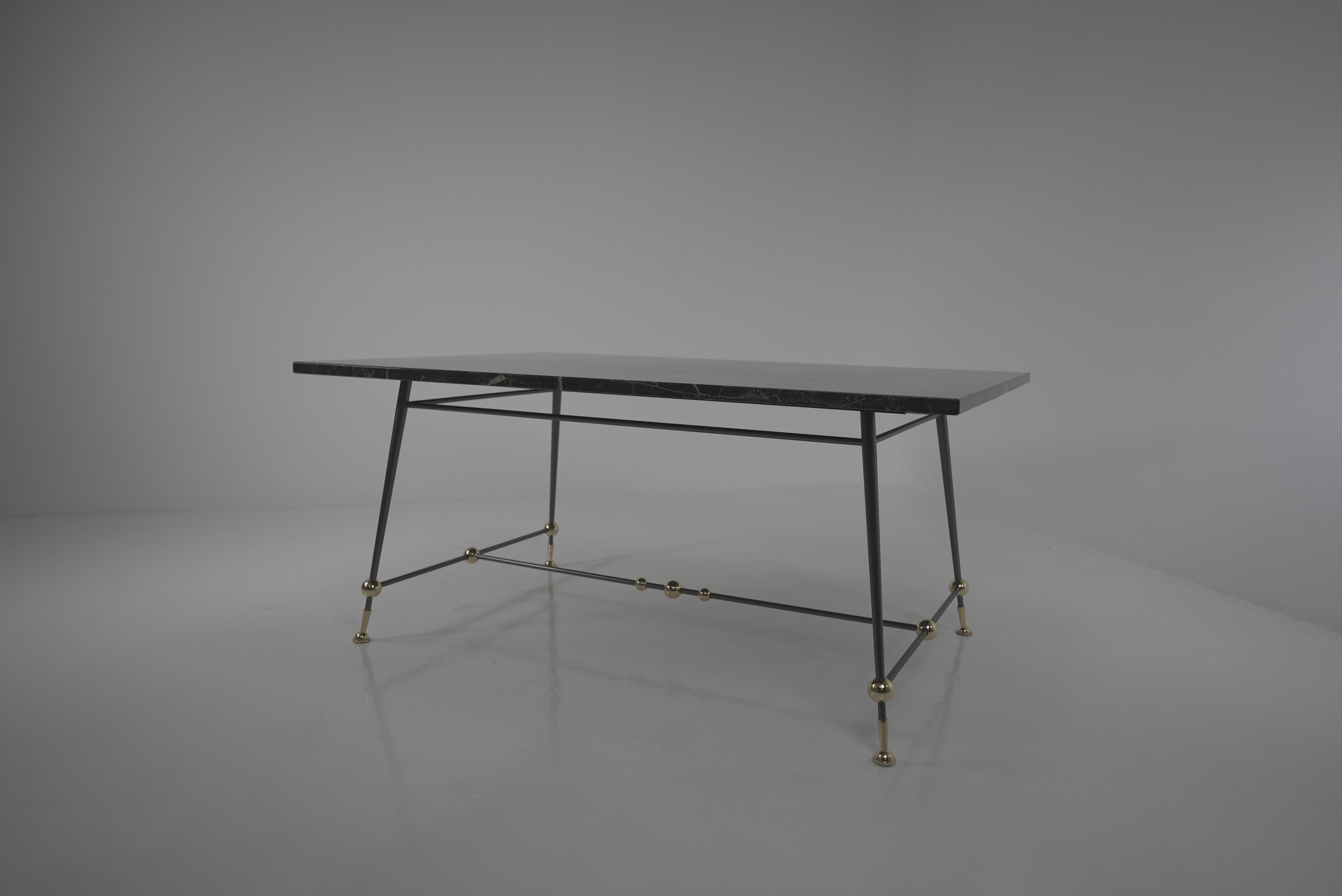 Table Basse Avec Plateau En Marbre Saint Laurent In Excellent Condition For Sale In PARIS, FR