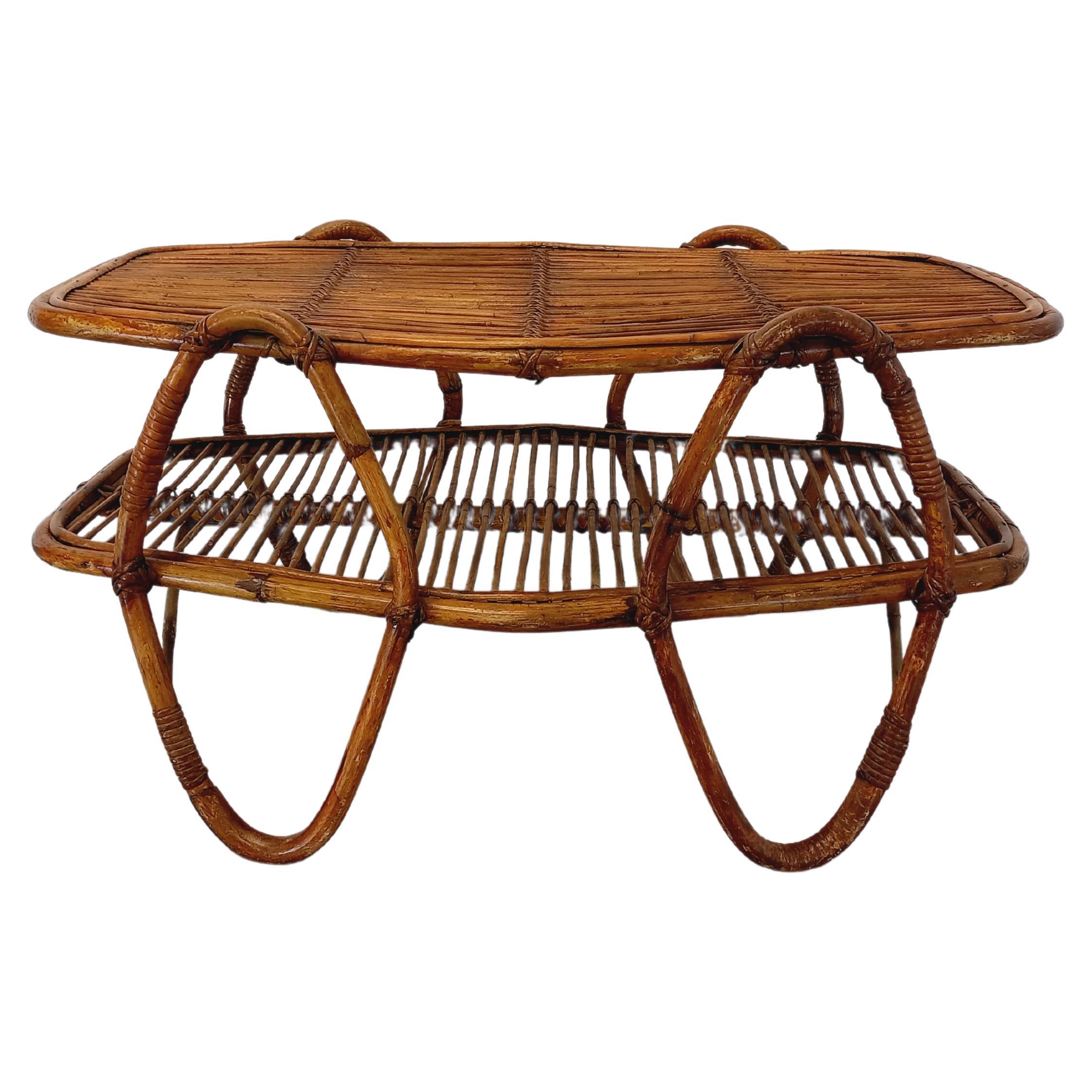Table basse avec plateau porte-revue en rotin vintage années 60
