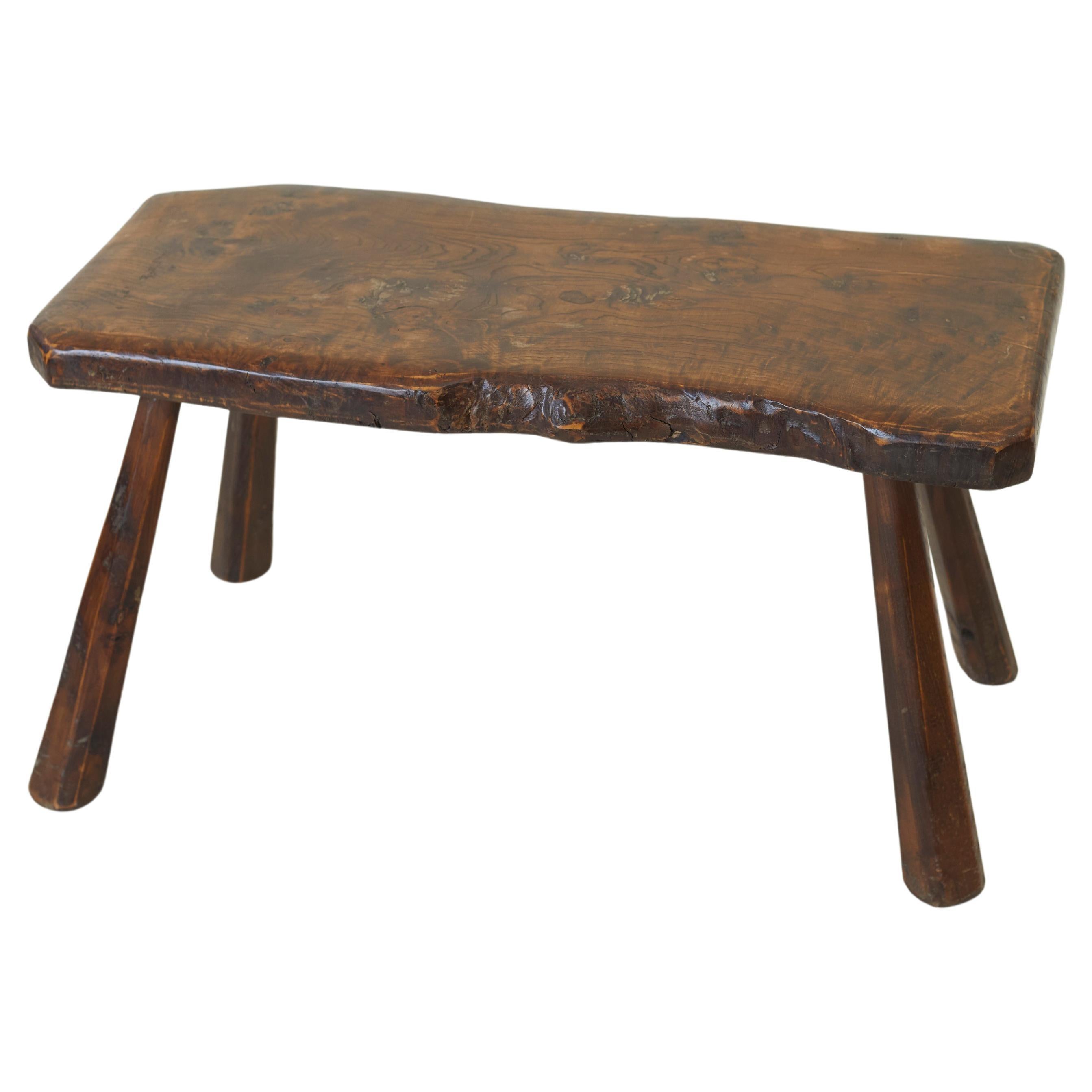 Table basse / Banc en bois (chêne) massif vintage Brutaliste circa 1960 For Sale