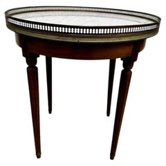 Table basse bouillotte Française de style Louis XVI Galerie en Laiton et marbre