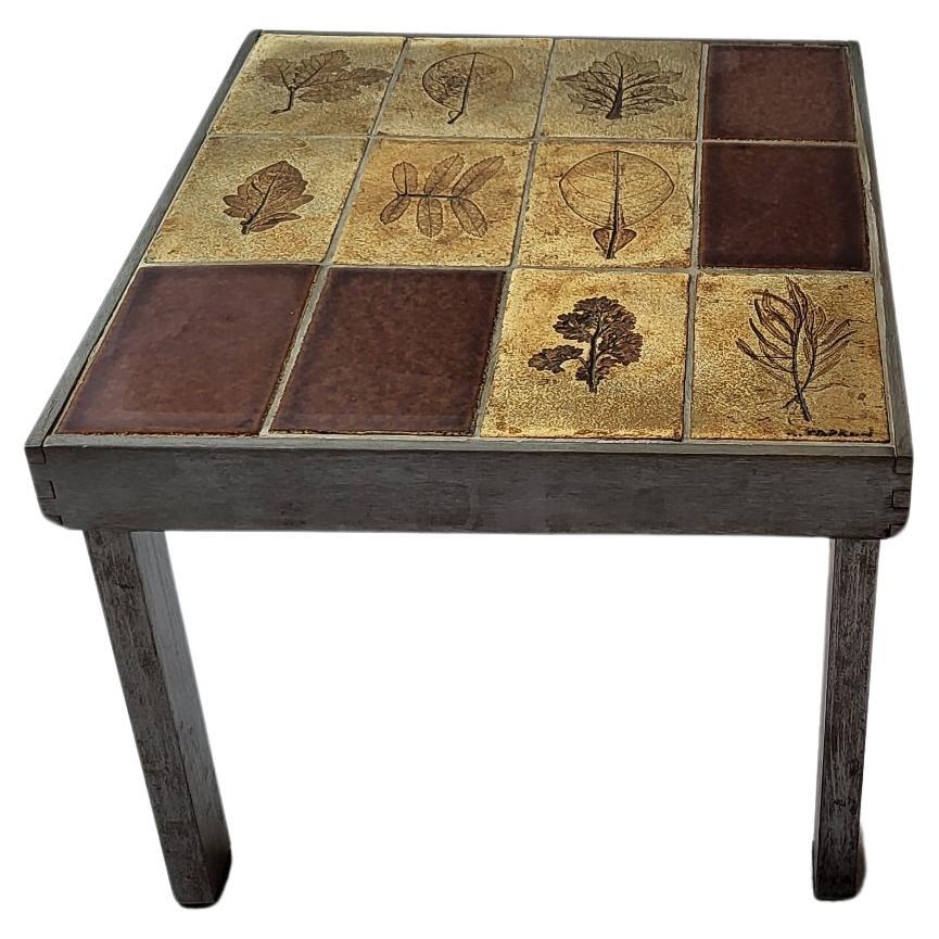 Table bout de canapé piétement  acier recouvert de faïence modèle 
