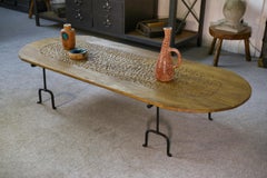 Table basse brutaliste en chêne massif - fer forgé dans le goût de Noll-Marolles