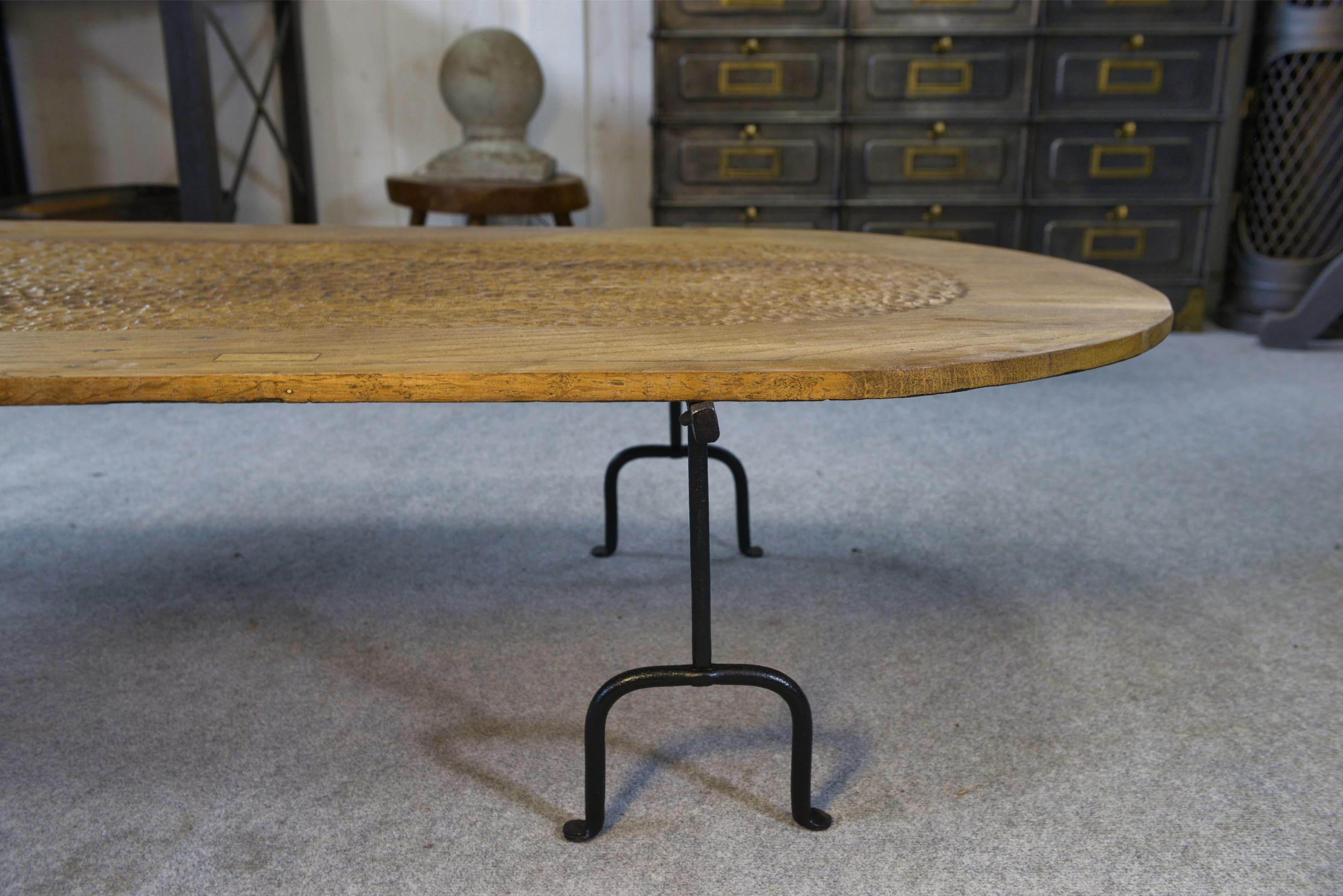 Mid-20th Century Table basse brutaliste en chêne massif - fer forgé dans le goût de Noll-Marolles For Sale