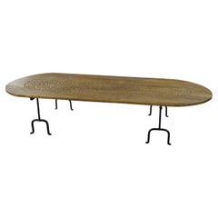 Table basse brutaliste en chêne massif - fer forgé dans le goût de Noll-Marolles