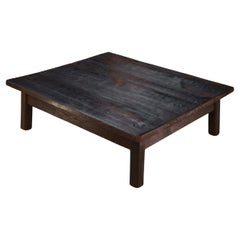 Table basse brutaliste en épicéa foncé piétement chêne