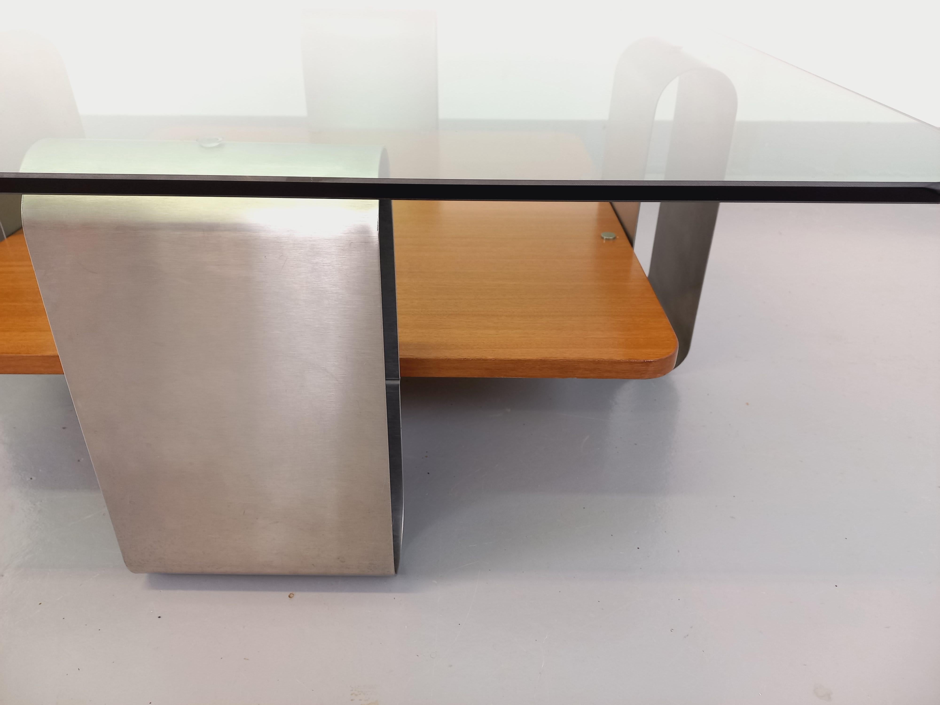Ère spatiale Table basse carrée 2 plateaux style A Space vintage des années 70 en verre en vente