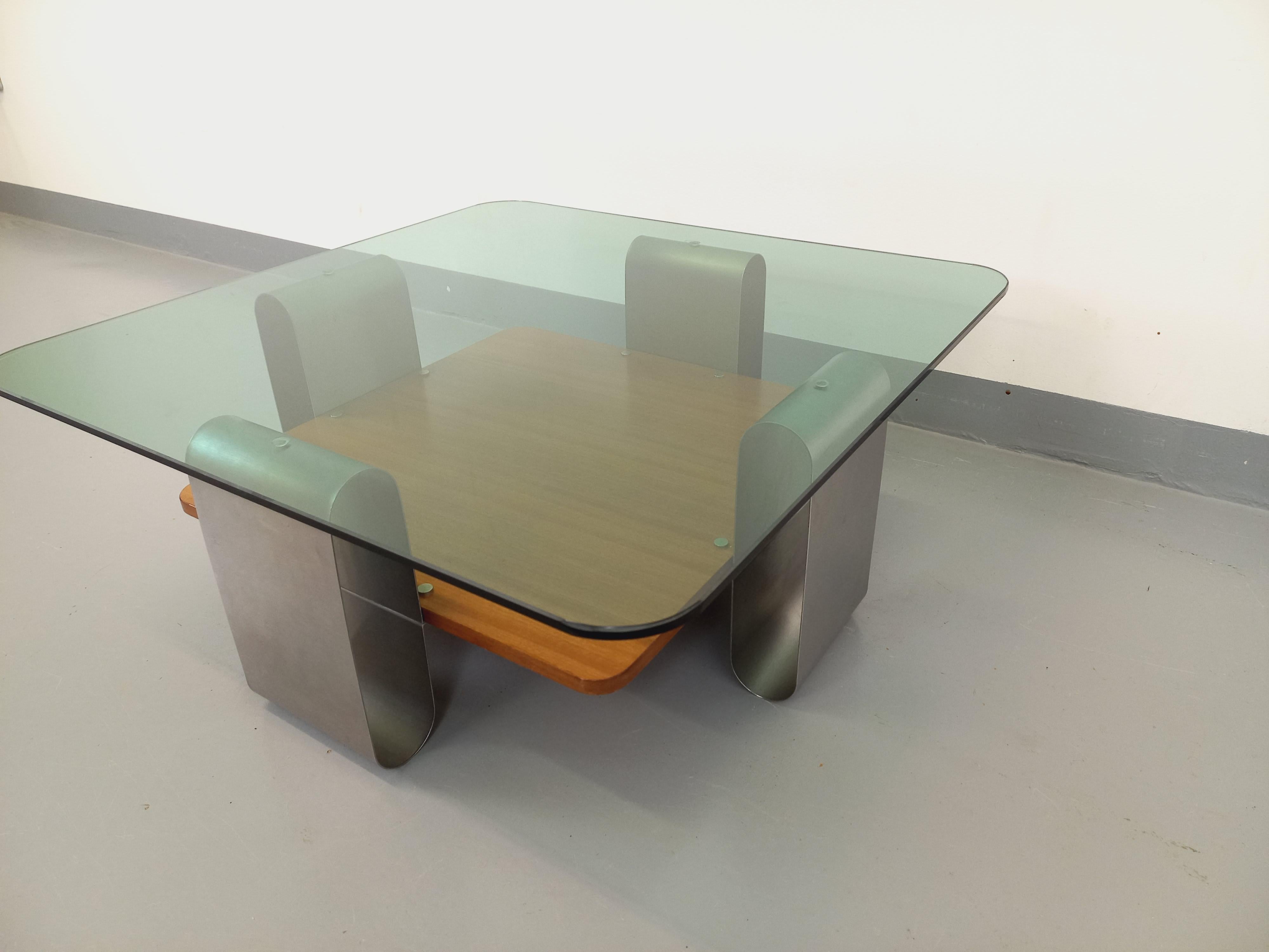 Métal Table basse carrée 2 plateaux style A Space vintage des années 70 en verre en vente