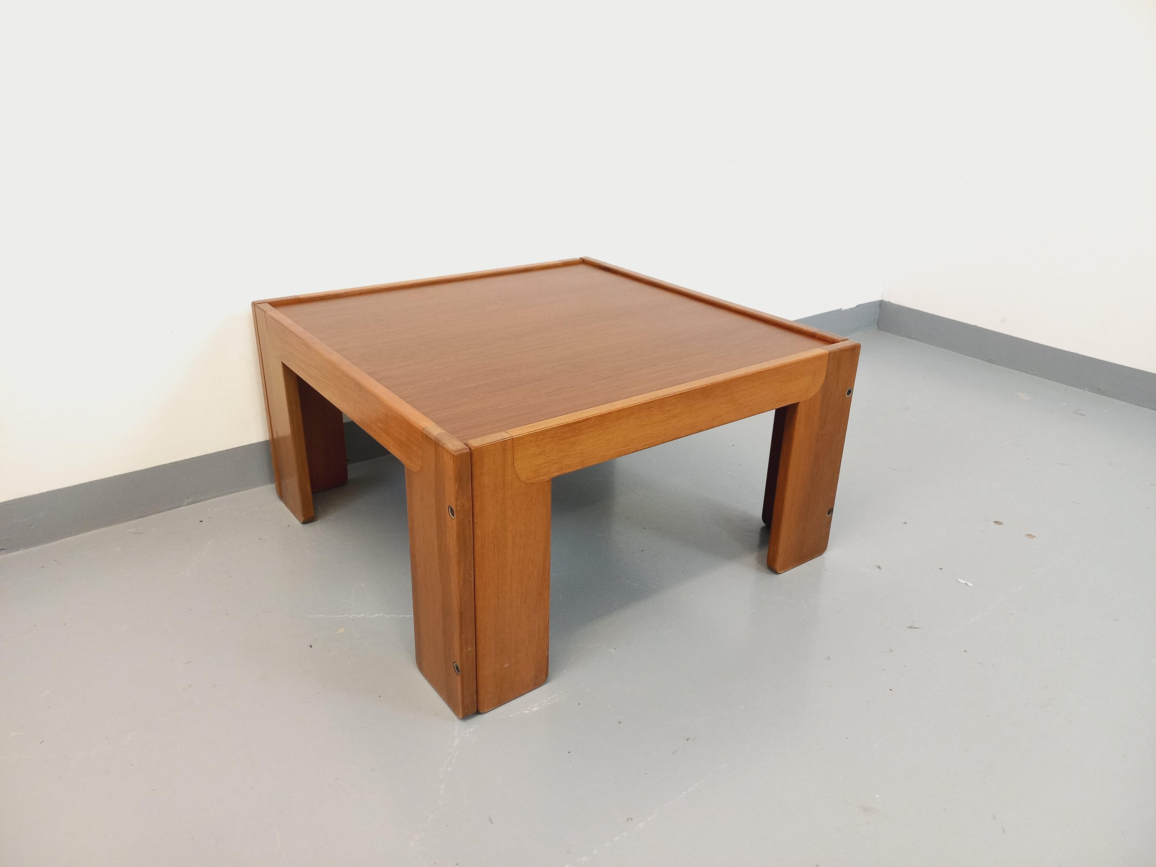 Table basse carrée italienne vintage de Afra et Tobia Scarpa pour Cassina In Good Condition In BESANÇON, FR