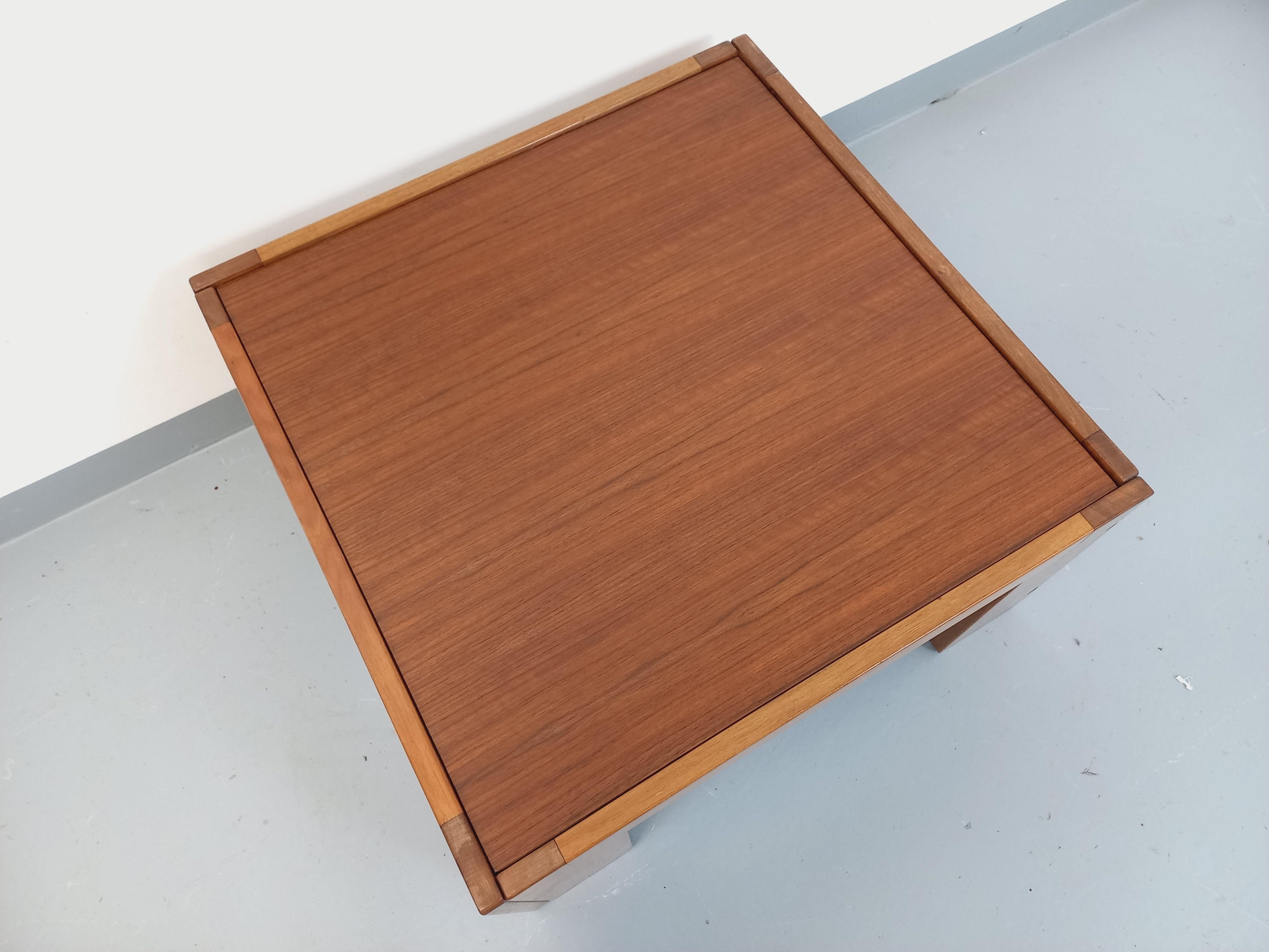 Table basse carrée italienne vintage de Afra et Tobia Scarpa pour Cassina 1