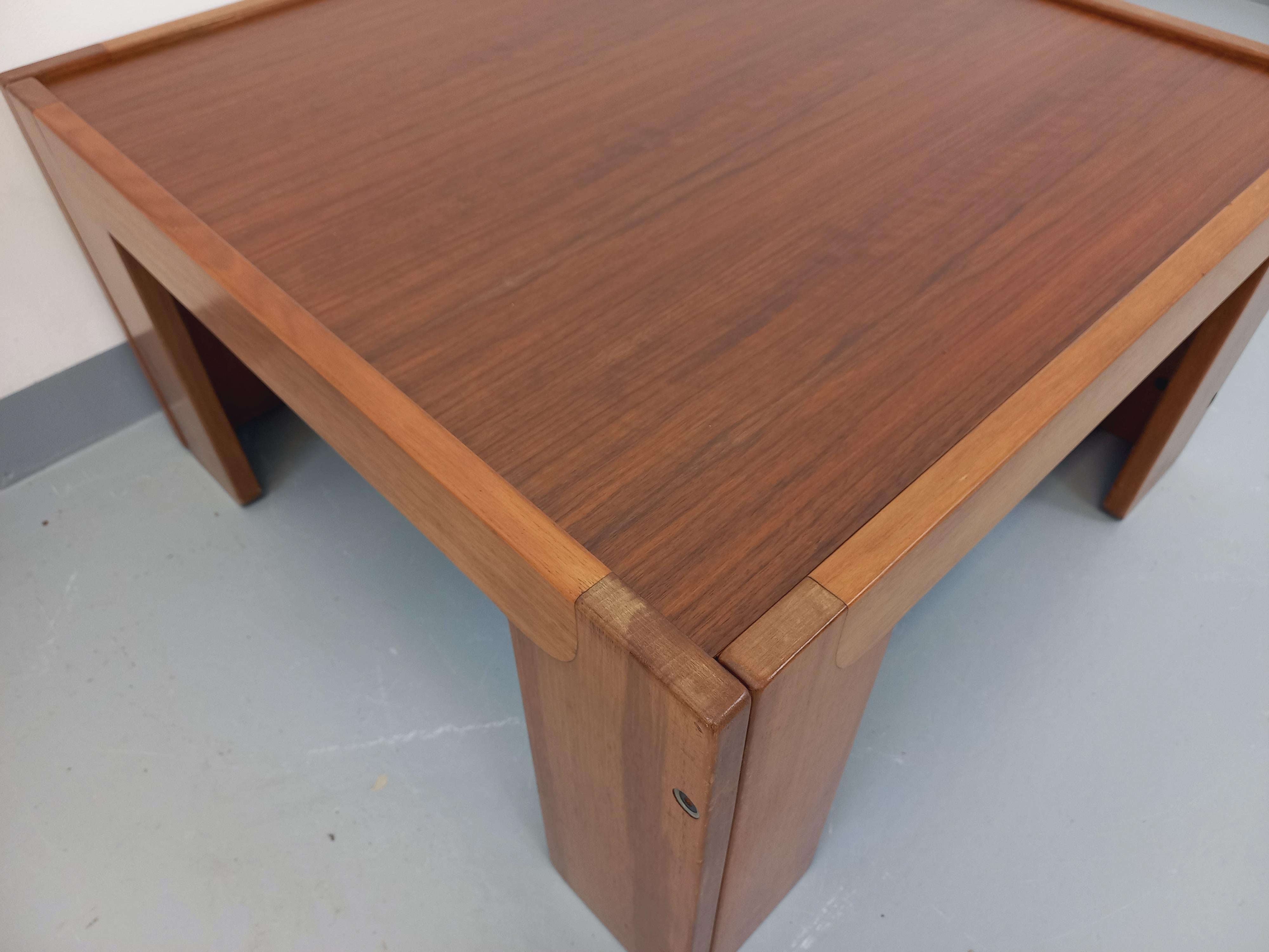 Table basse carrée italienne vintage de Afra et Tobia Scarpa pour Cassina 2