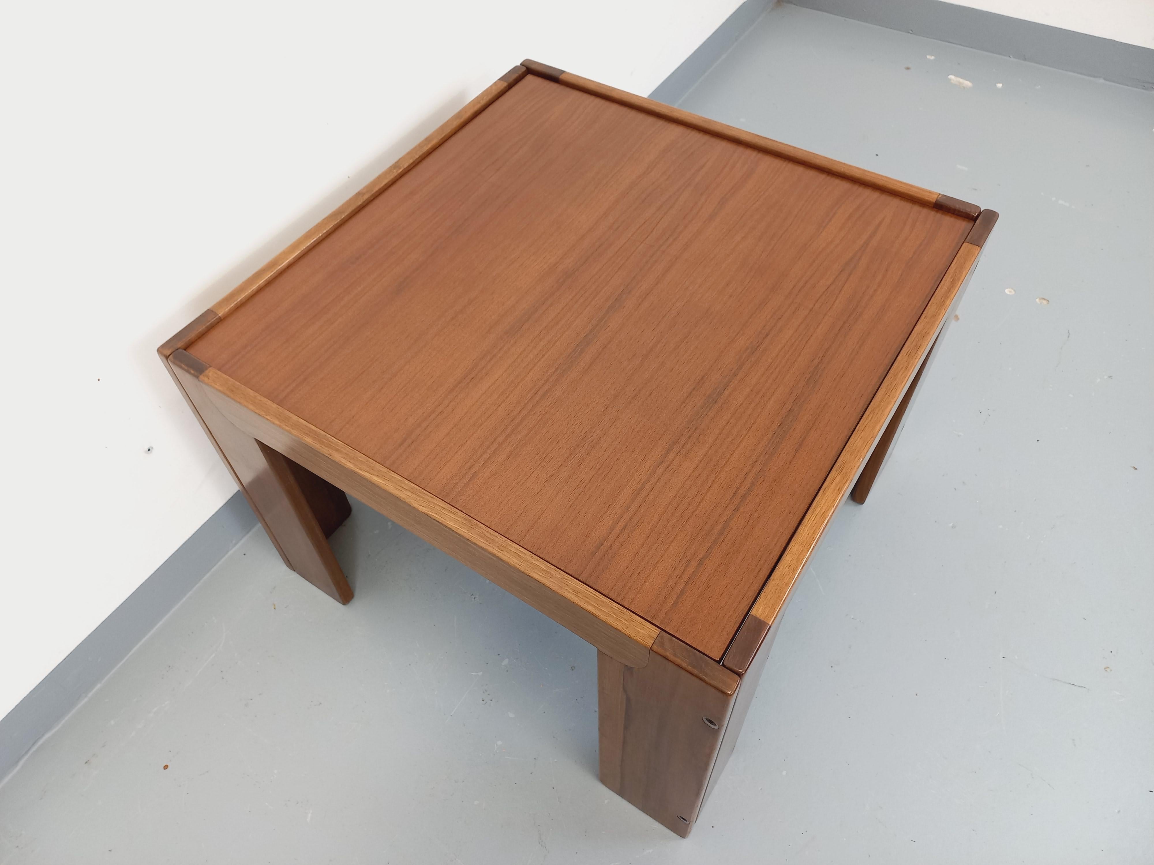 Table basse carrée italienne vintage de Afra et Tobia Scarpa pour Cassina teck en venta 3