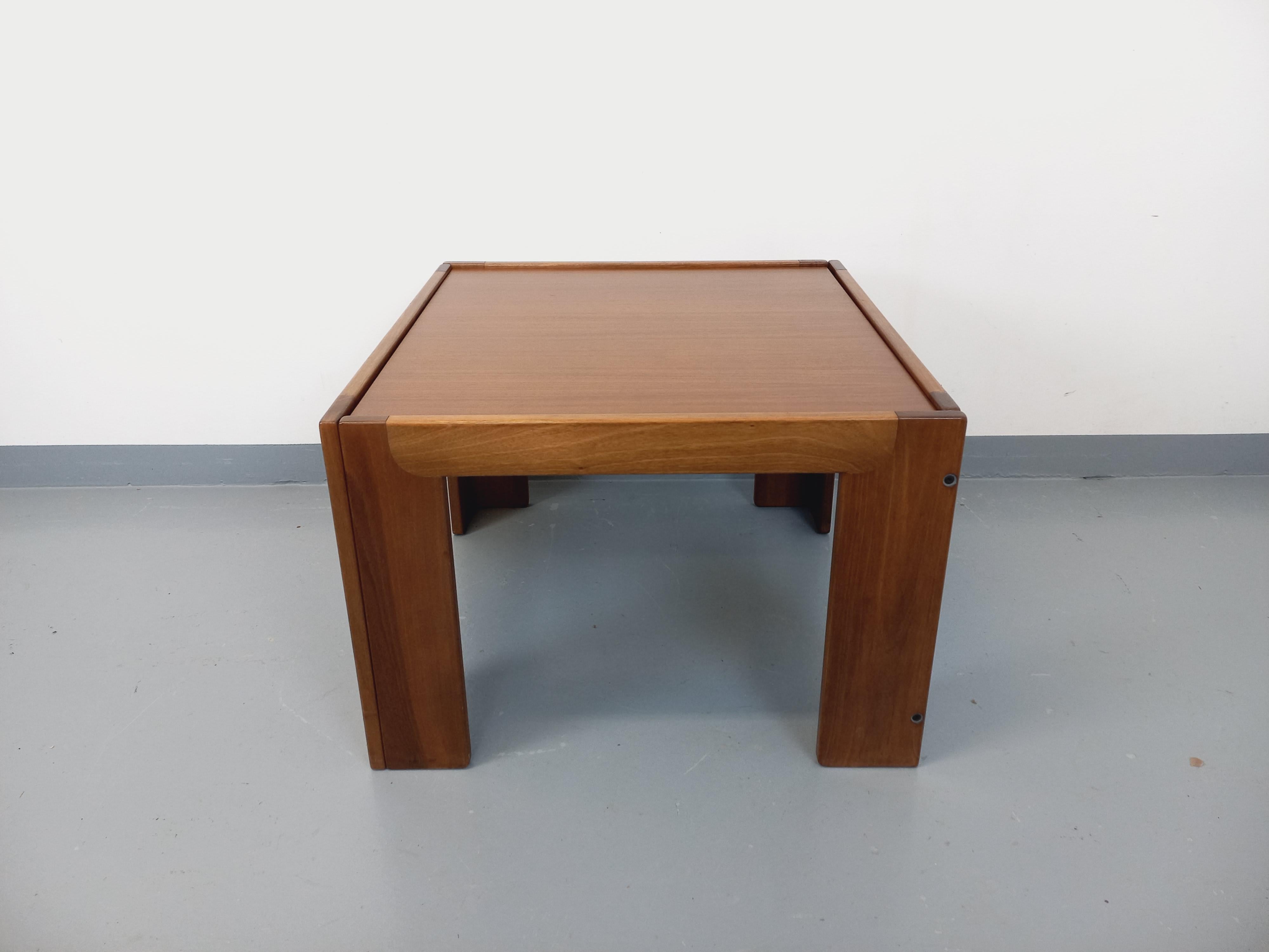 Table basse carrée italienne vintage de Afra et Tobia Scarpa pour Cassina teck en venta 4
