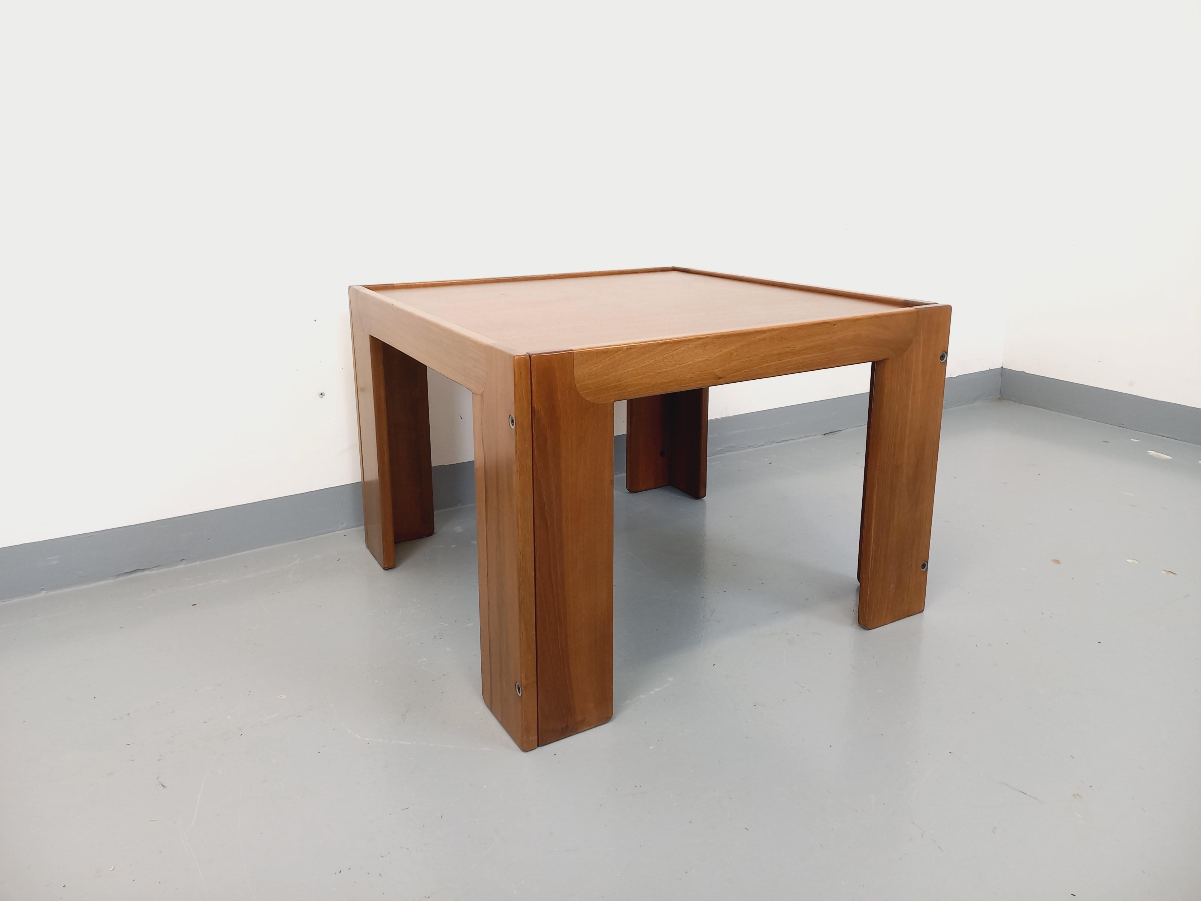Table basse carrée italienne vintage de Afra et Tobia Scarpa pour Cassina teck en venta 5