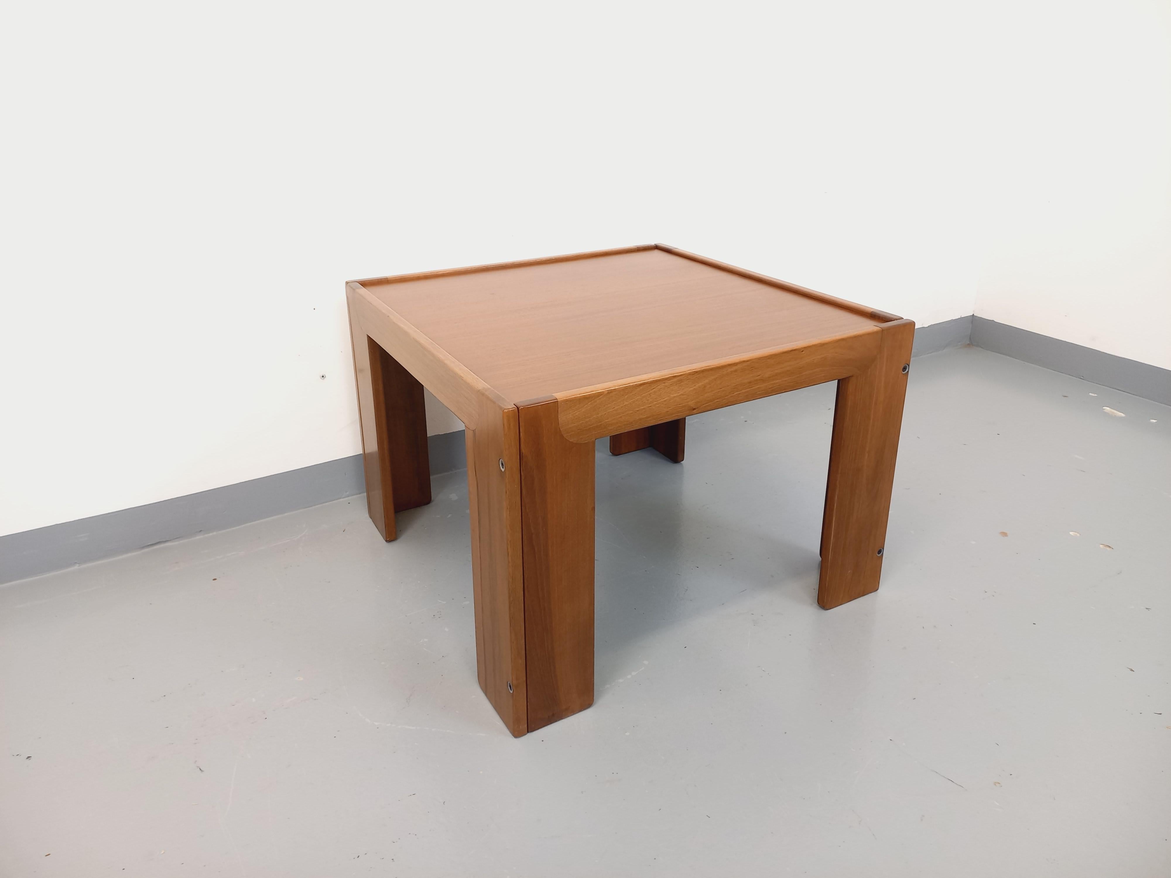 Table basse carrée italienne vintage de Afra et Tobia Scarpa pour Cassina teck en venta 10