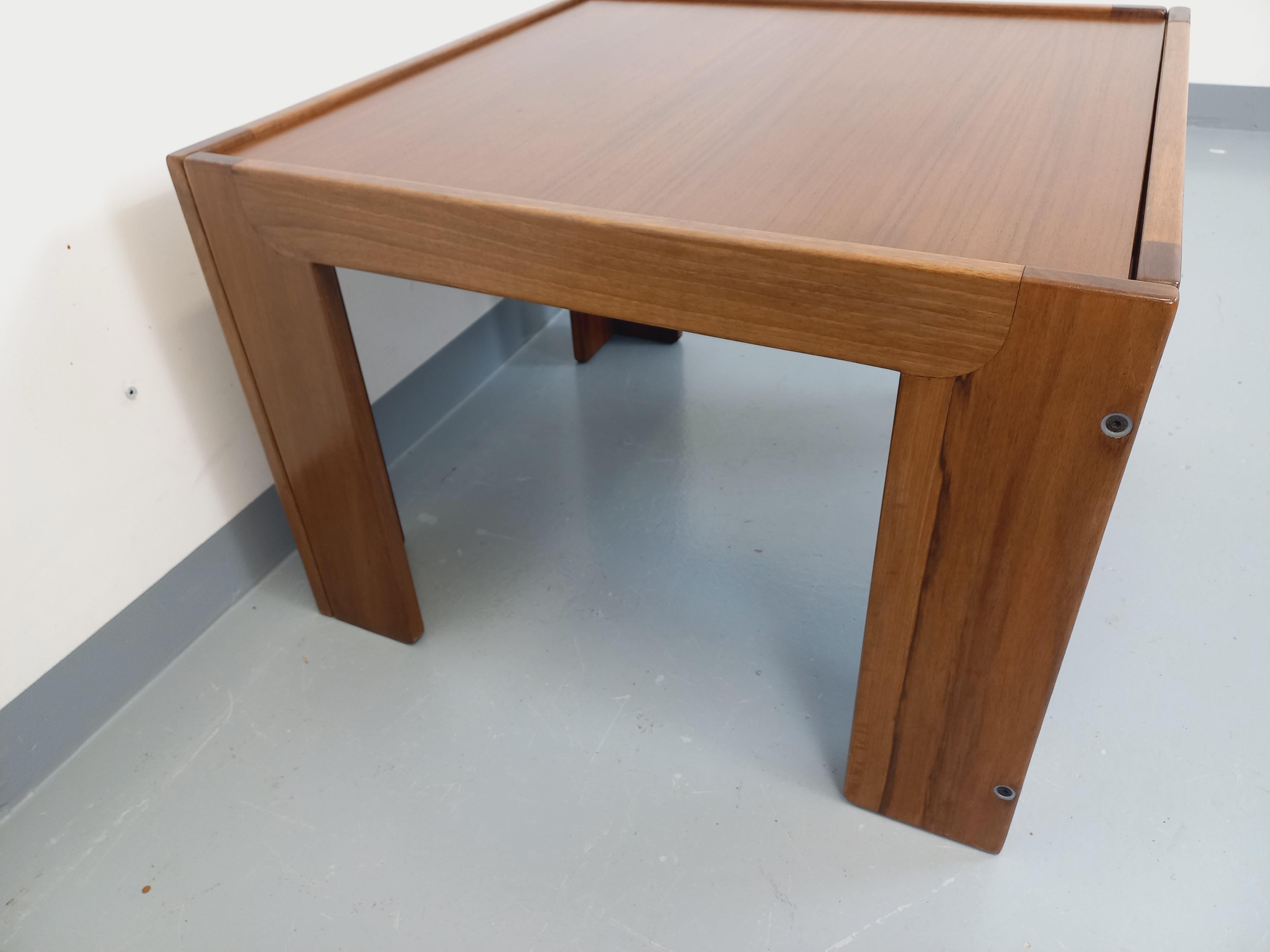 Table basse carrée italienne vintage de Afra et Tobia Scarpa pour Cassina teck en venta 11