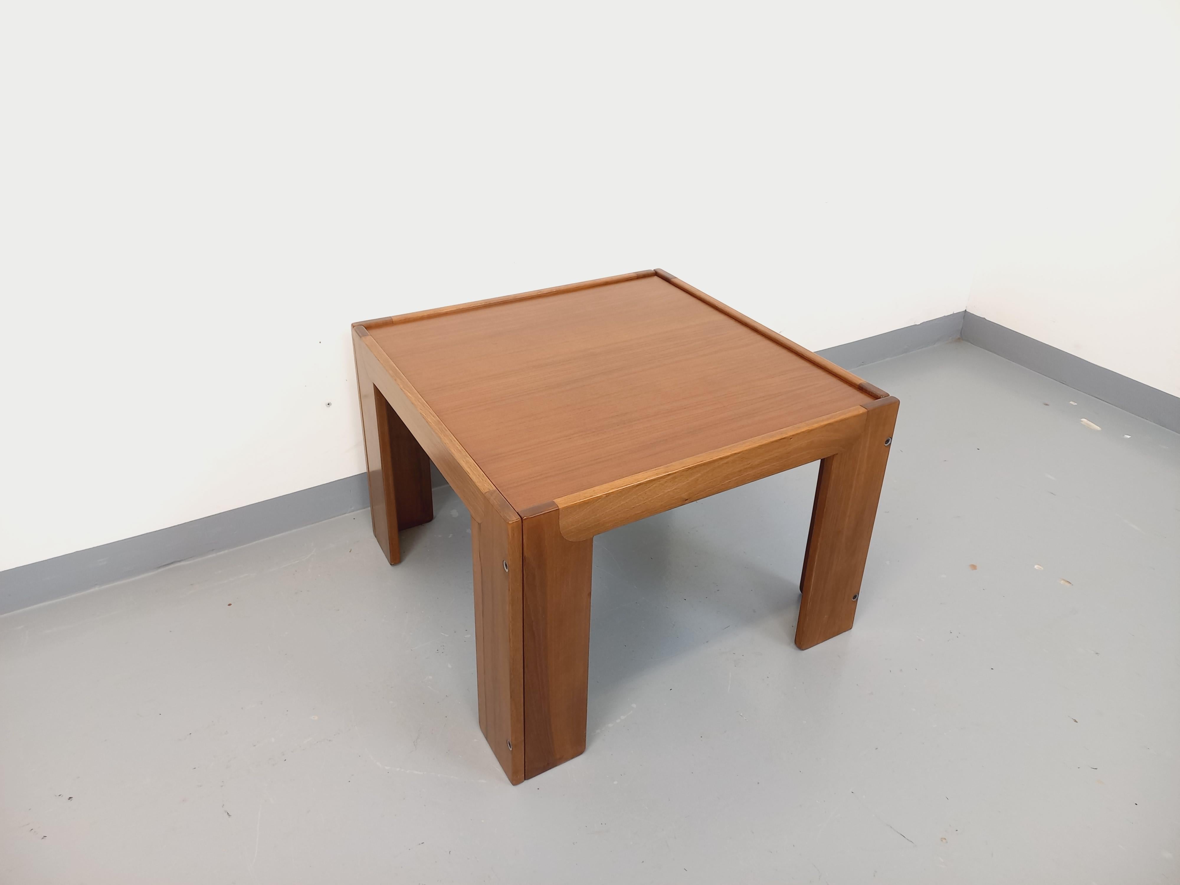 Table basse carrée italienne vintage de Afra et Tobia Scarpa pour Cassina teck en Bueno estado para la venta en BESANÇON, FR