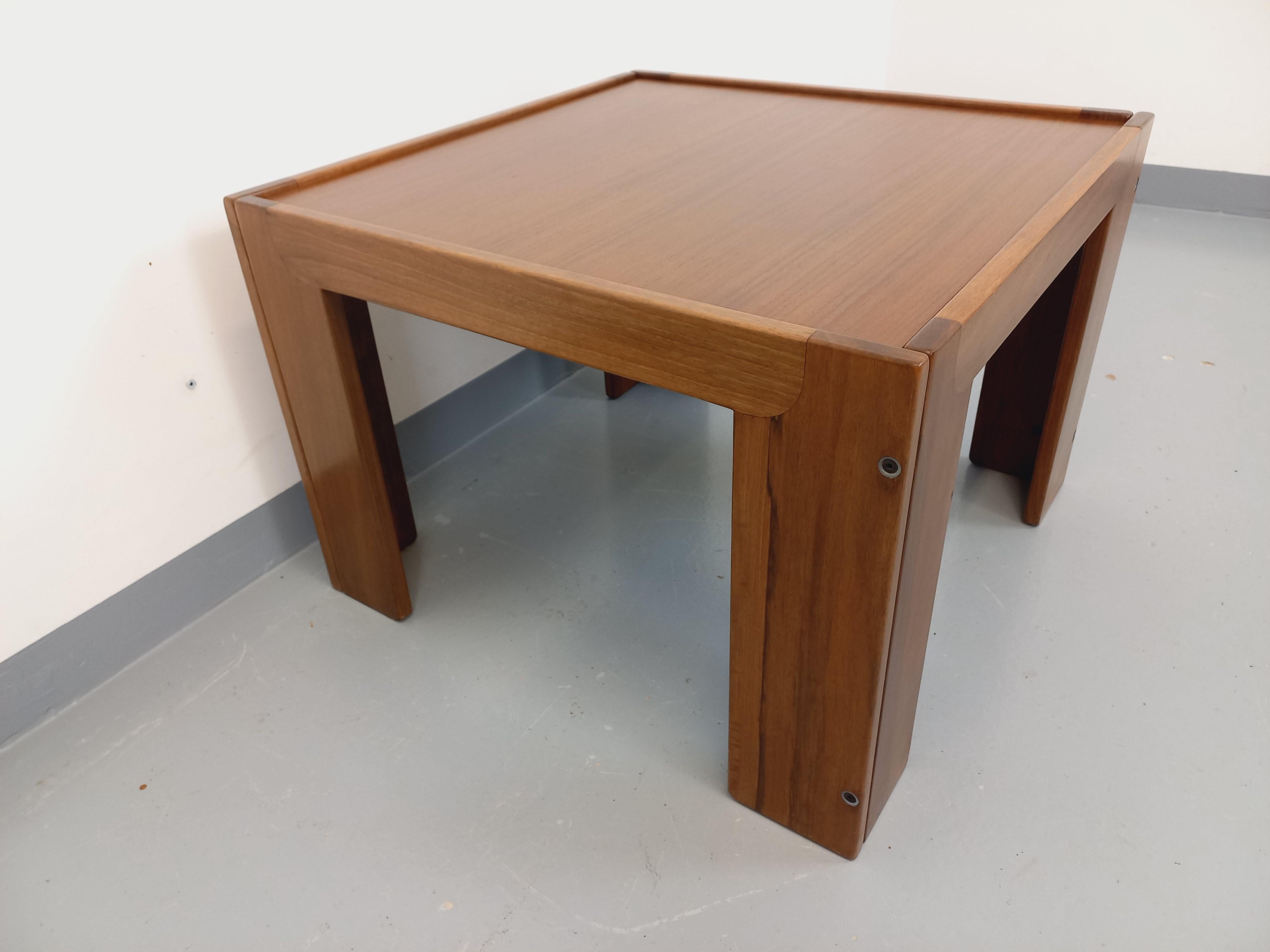 Table basse carrée italienne vintage de Afra et Tobia Scarpa pour Cassina teck Teca en venta