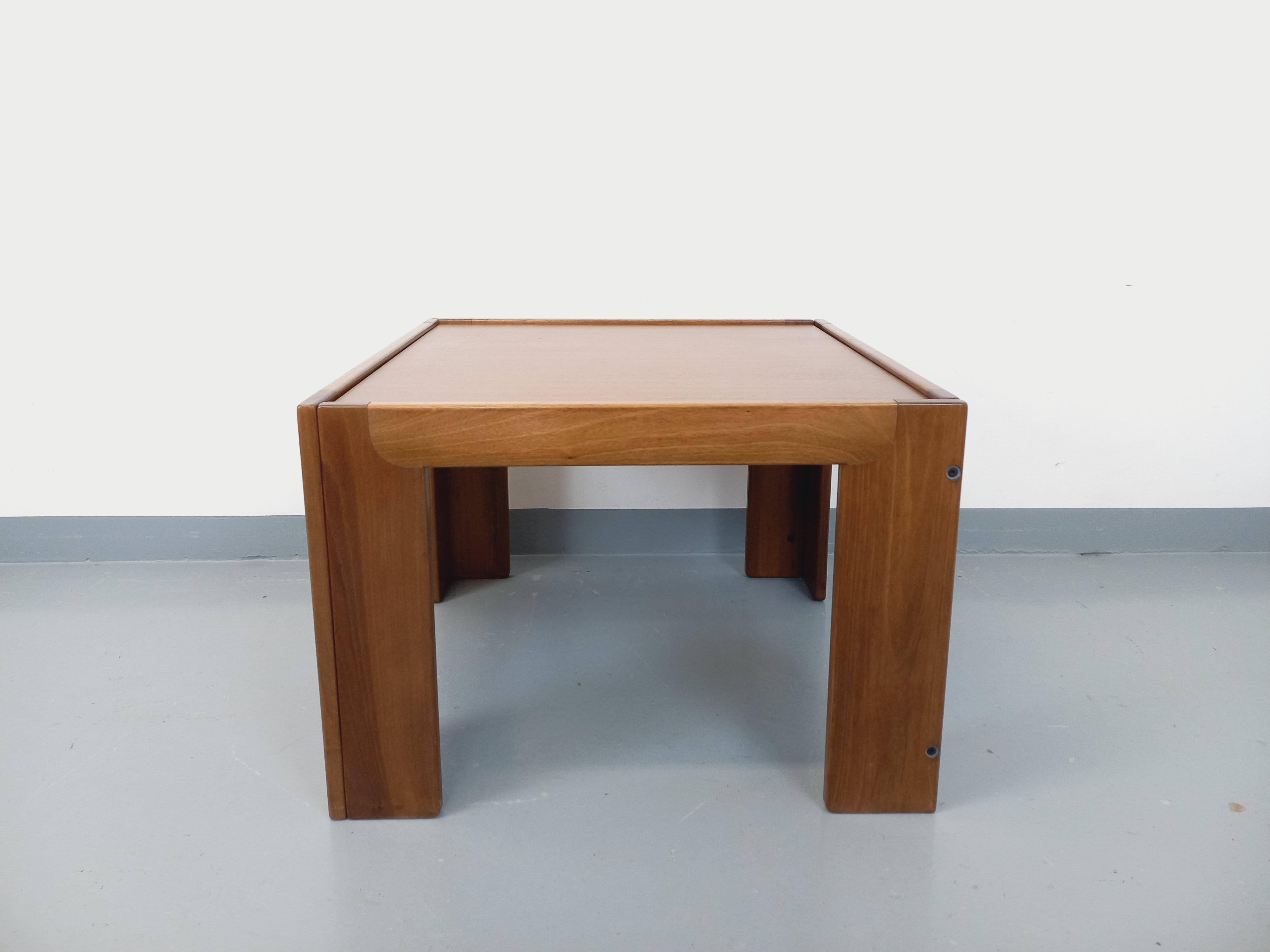 Table basse carrée italienne vintage de Afra et Tobia Scarpa pour Cassina teck en venta 1