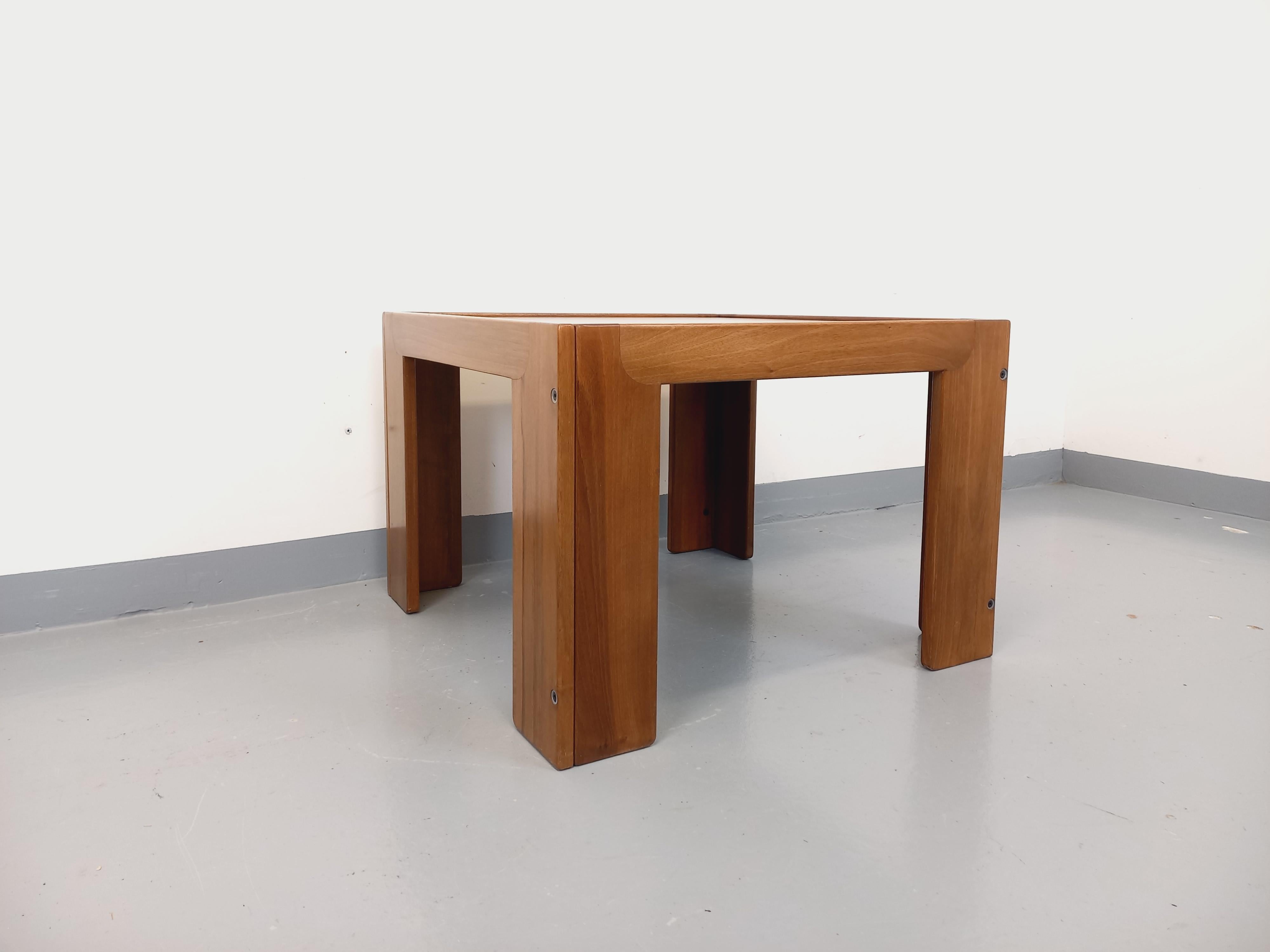 Table basse carrée italienne vintage de Afra et Tobia Scarpa pour Cassina teck en venta 2