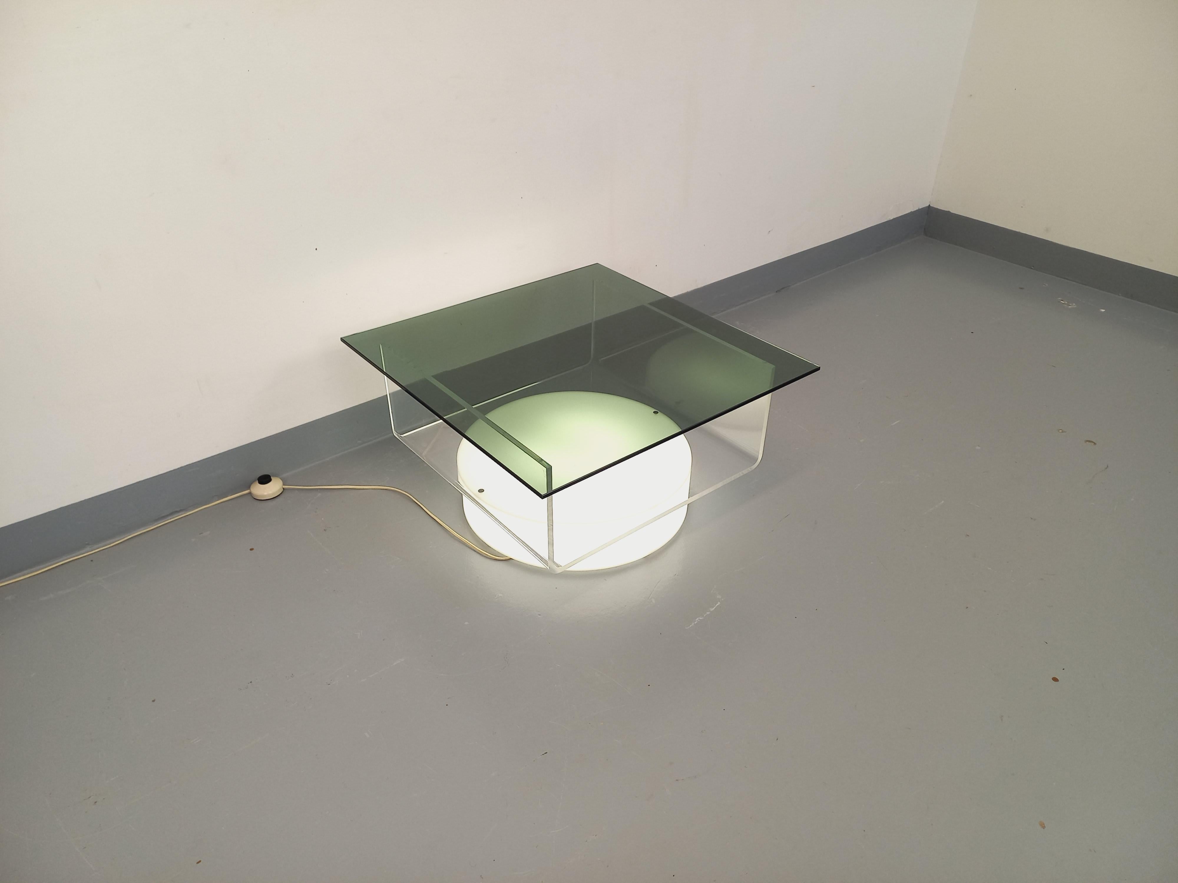 Tavolo basso carrée lumineuse italienne vintage en verre et plexiglas Space Age in vendita 7