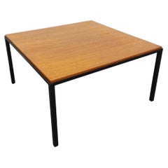 Table basse carrée moderniste vintage en teck et métal noir des années 60