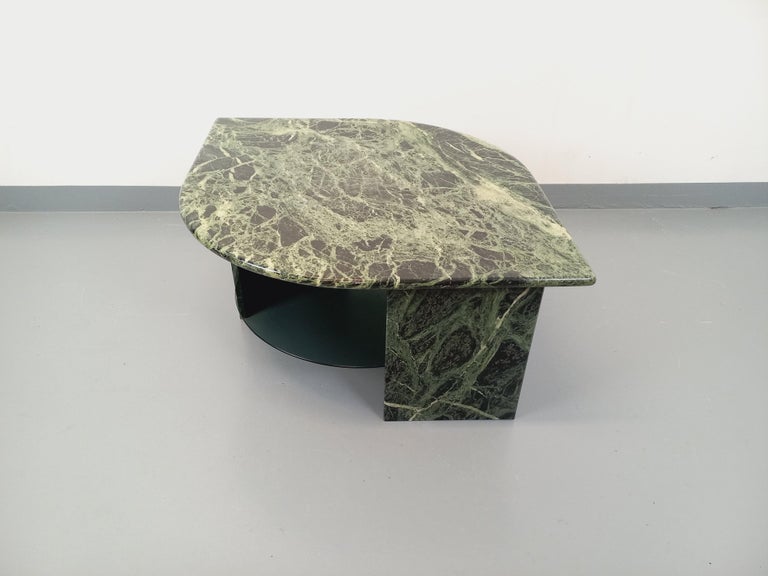 Table de décoration de grande taille en cuivre vintage de haute qualité, sculpture en bronze, marbre vert, bois