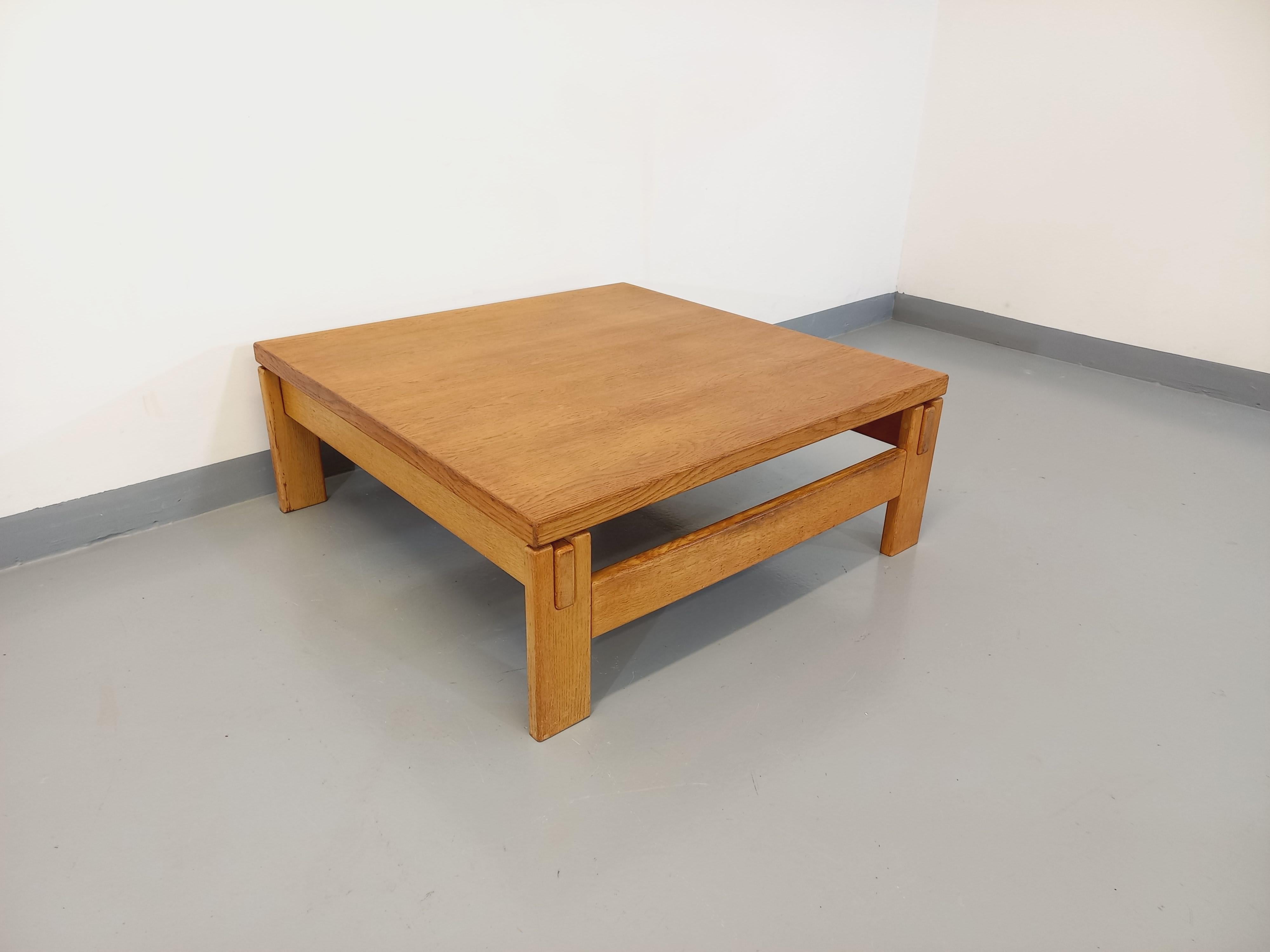Massivholztisch aus Holz der Jahre 60-70 im Angebot 4