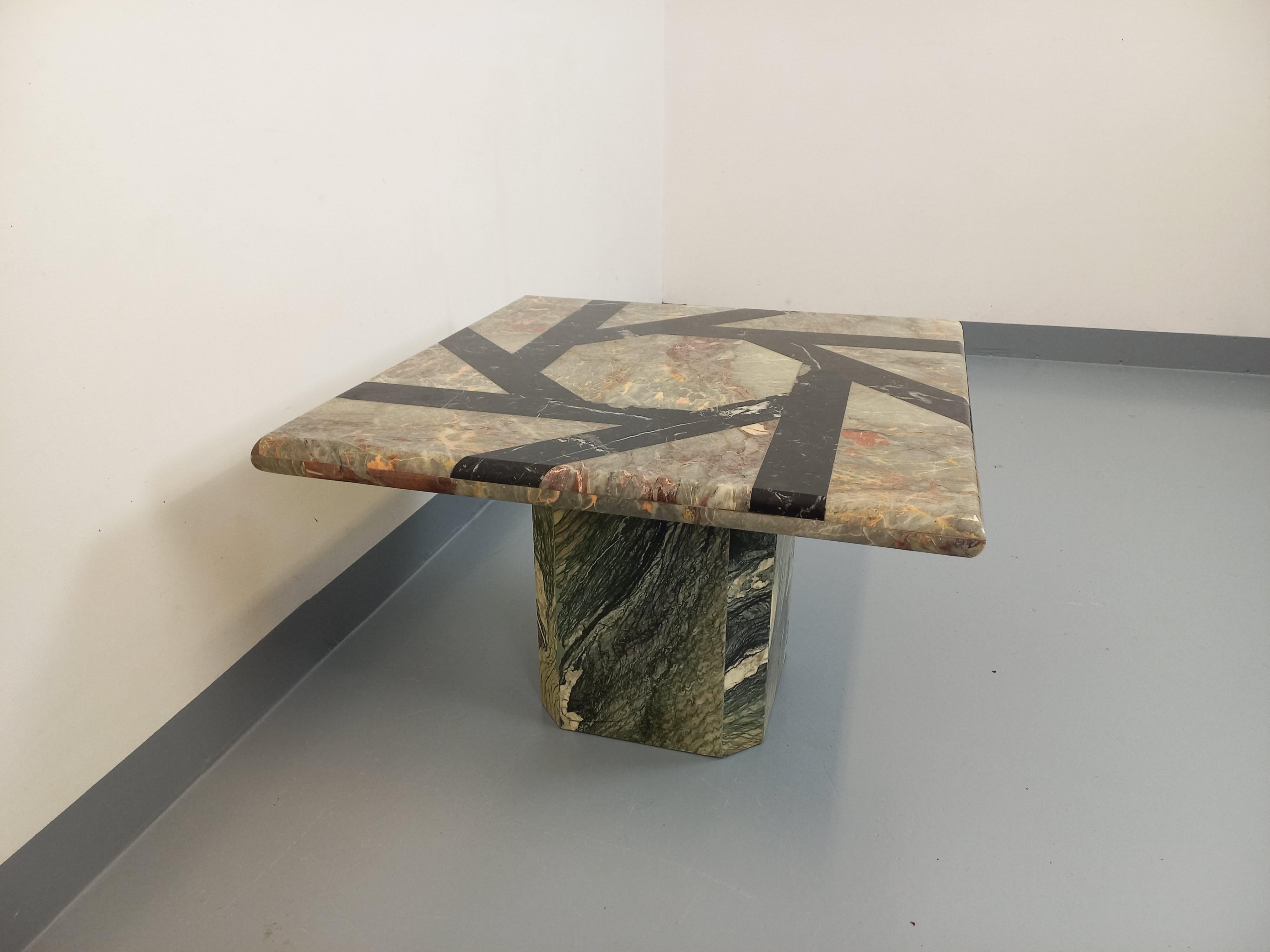 Table basse carrée vintage en marbre avec motifs géométriques des années 70 For Sale 5