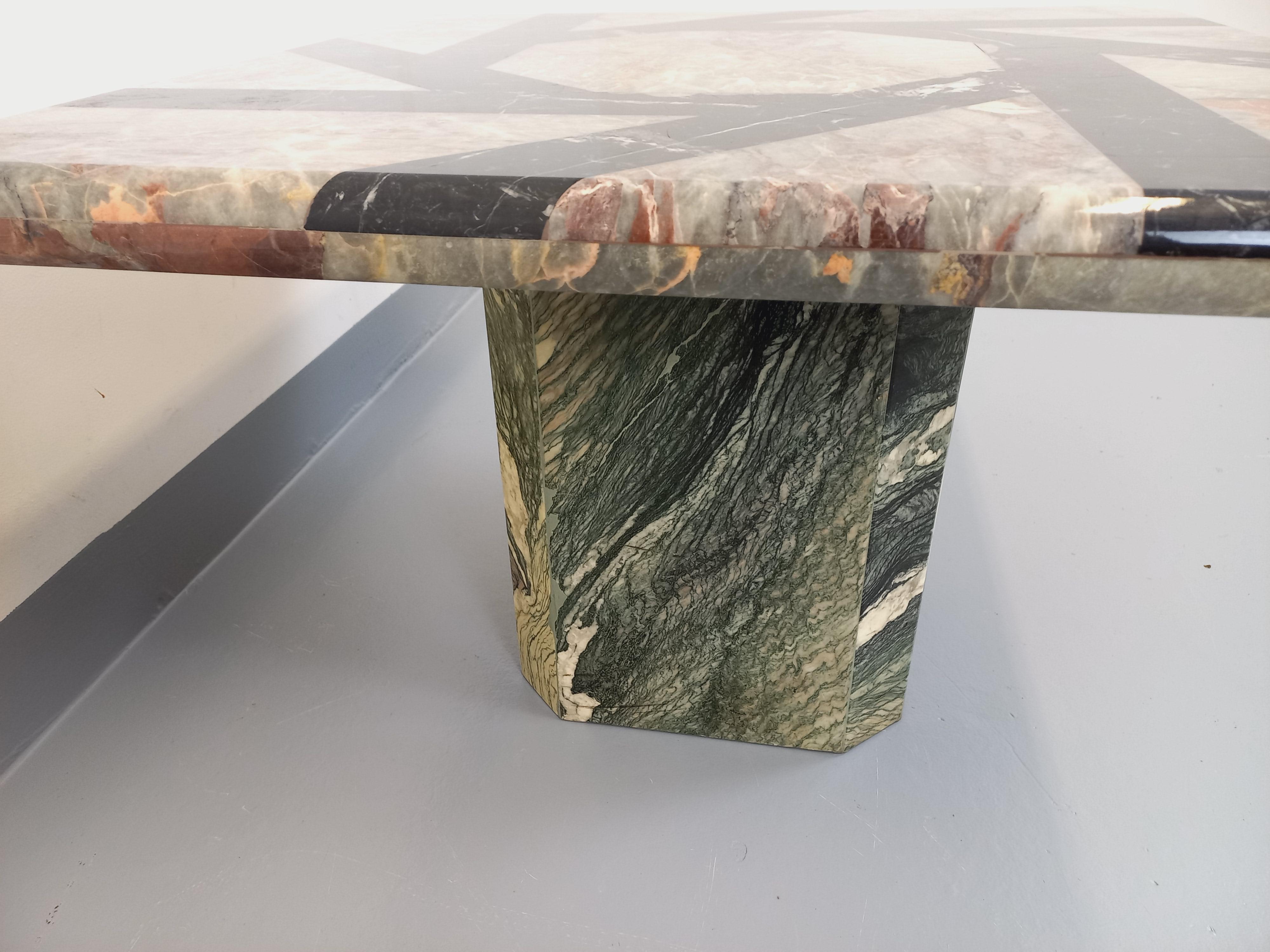 French Table basse carrée vintage en marbre avec motifs géométriques des années 70 For Sale