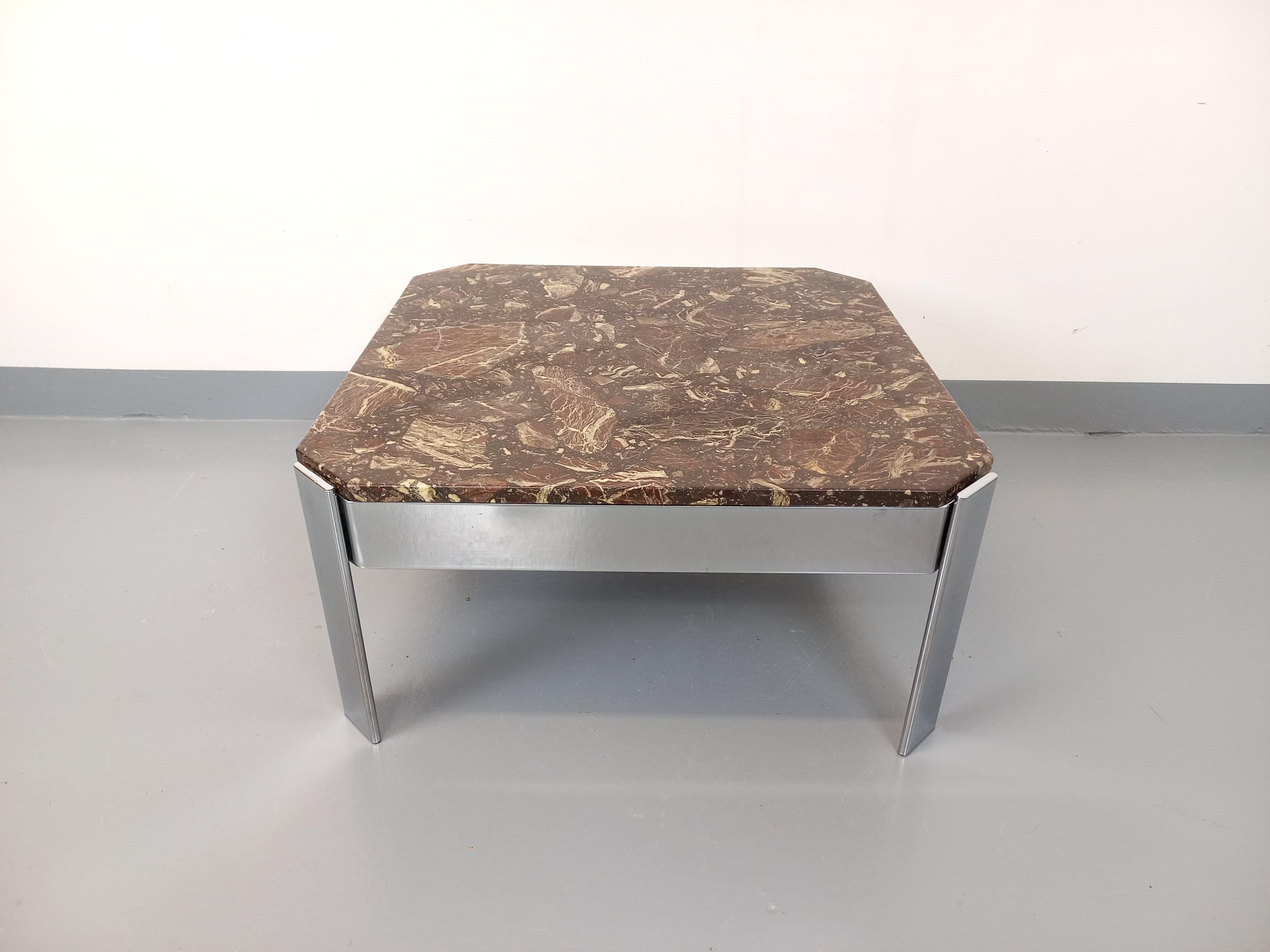 Table basse carrée vintage en marbre et métal chromé des années 70 en vente 4
