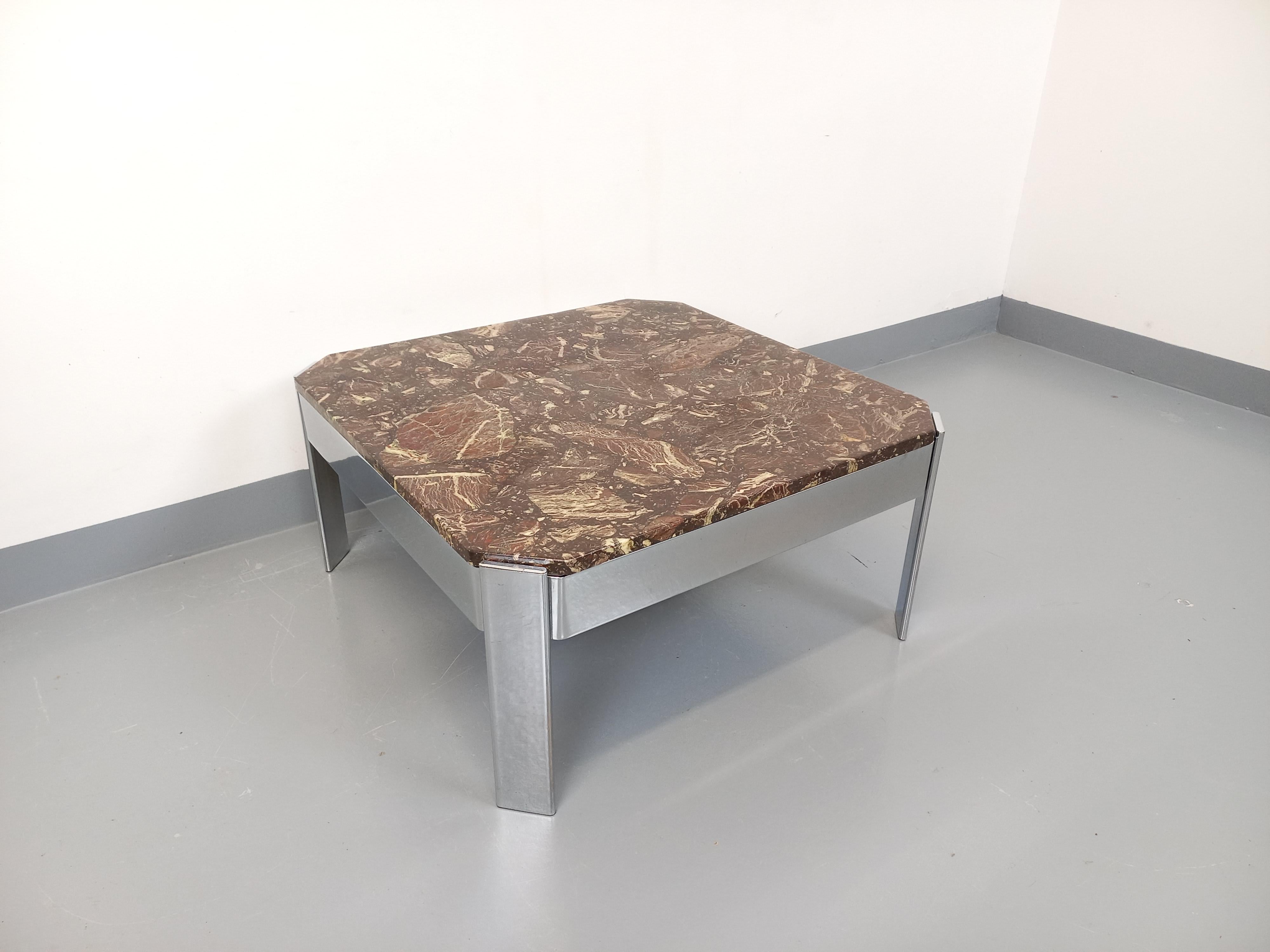 Table basse carrée vintage en marbre et métal chromé des années 70 en vente 5