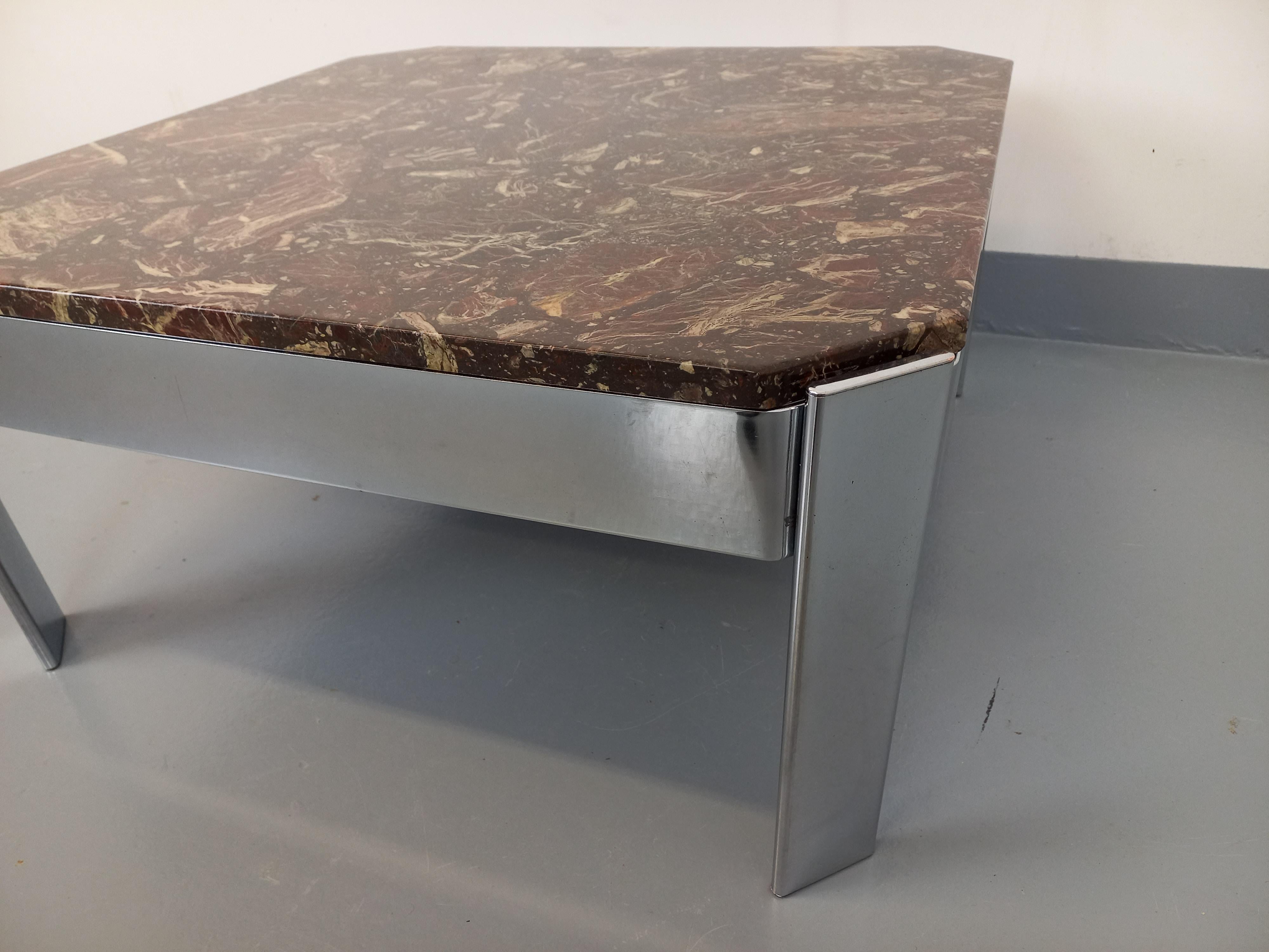 Table basse carrée vintage en marbre et métal chromé des années 70 en vente 6