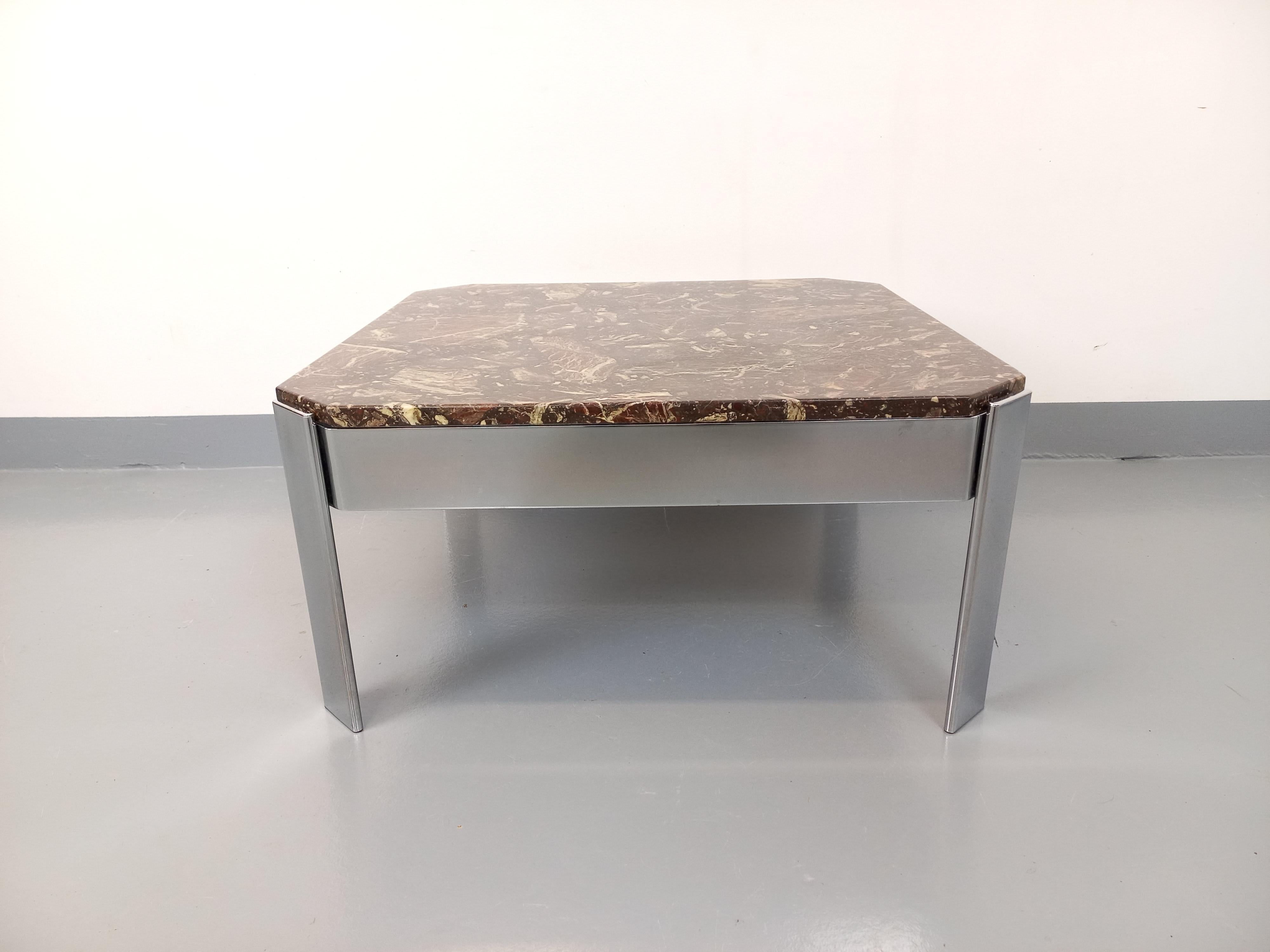 Mid-Century Modern Table basse carrée vintage en marbre et métal chromé des années 70 en vente