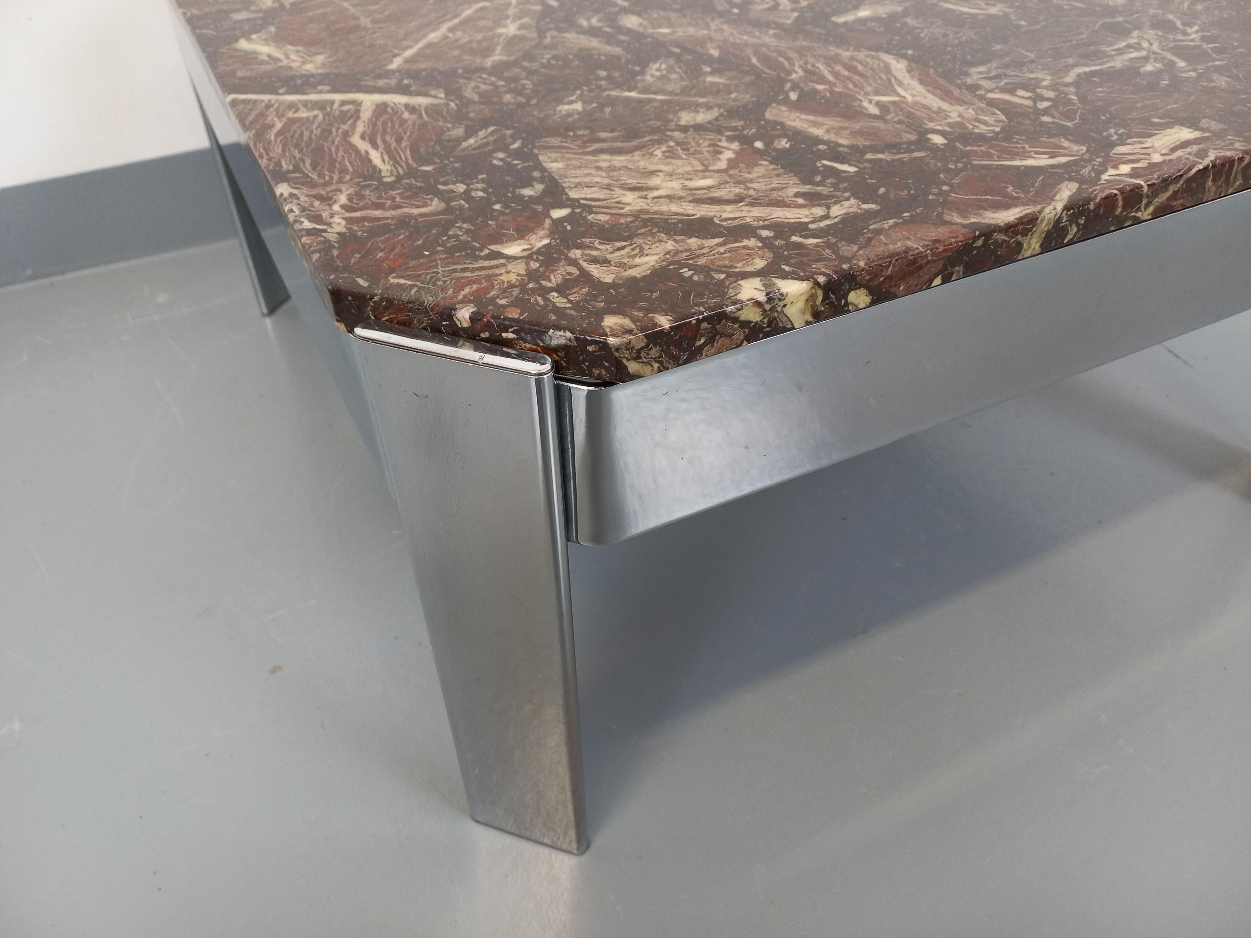Table basse carrée vintage en marbre et métal chromé des années 70 en vente 2