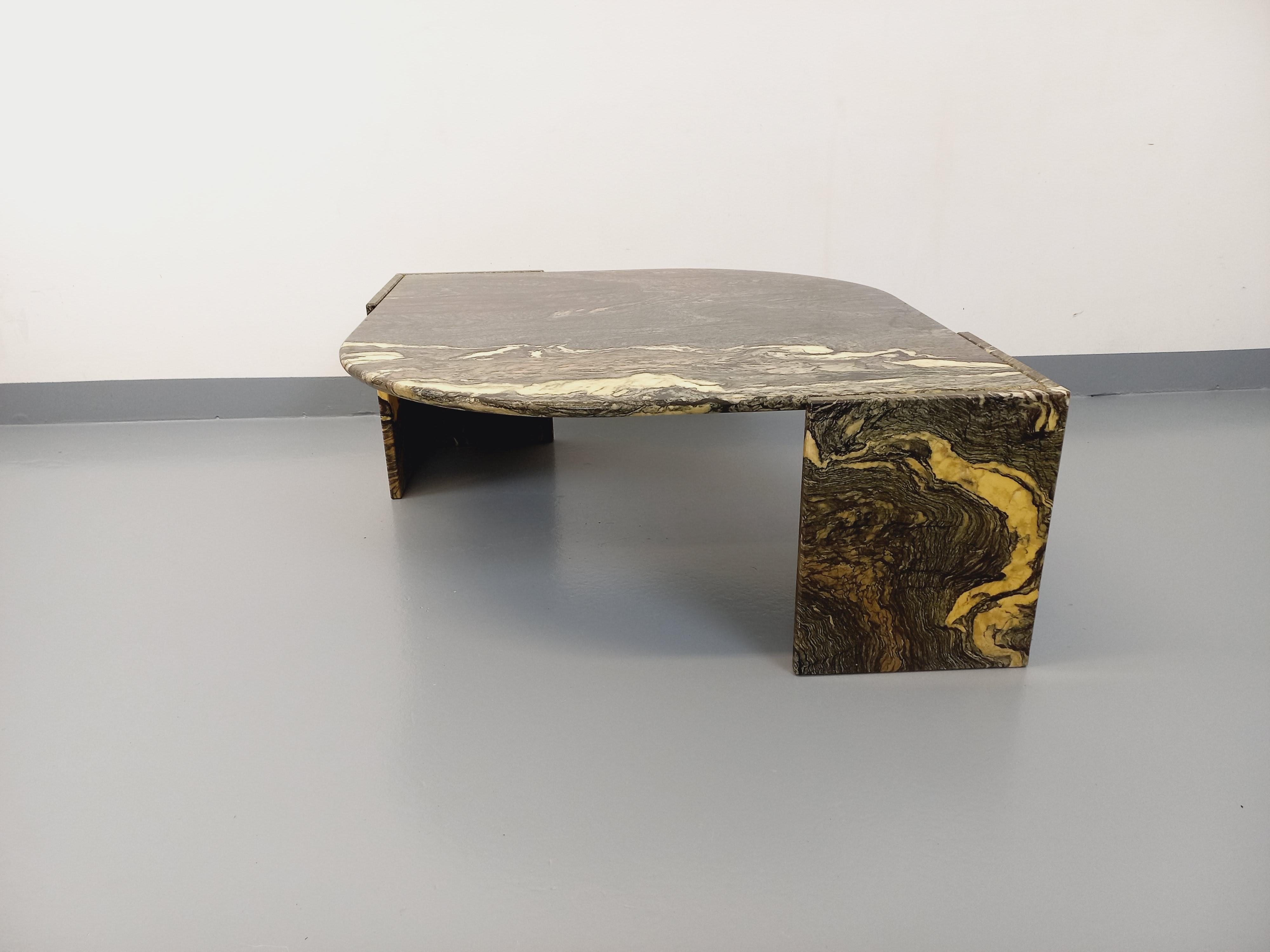 Table basse carrée vintage en marbre gris vert des années 70 en vente 3