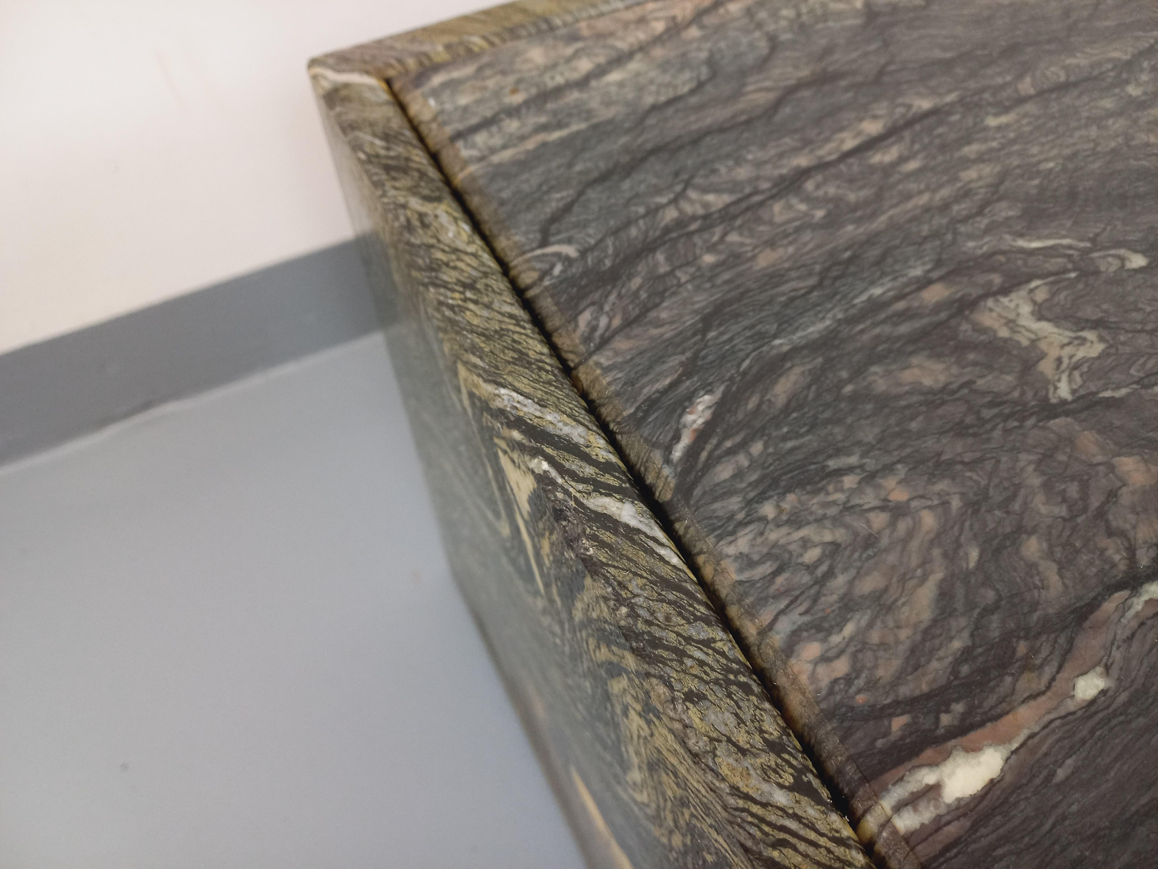 Table basse carrée vintage en marbre gris vert des années 70 en vente 4
