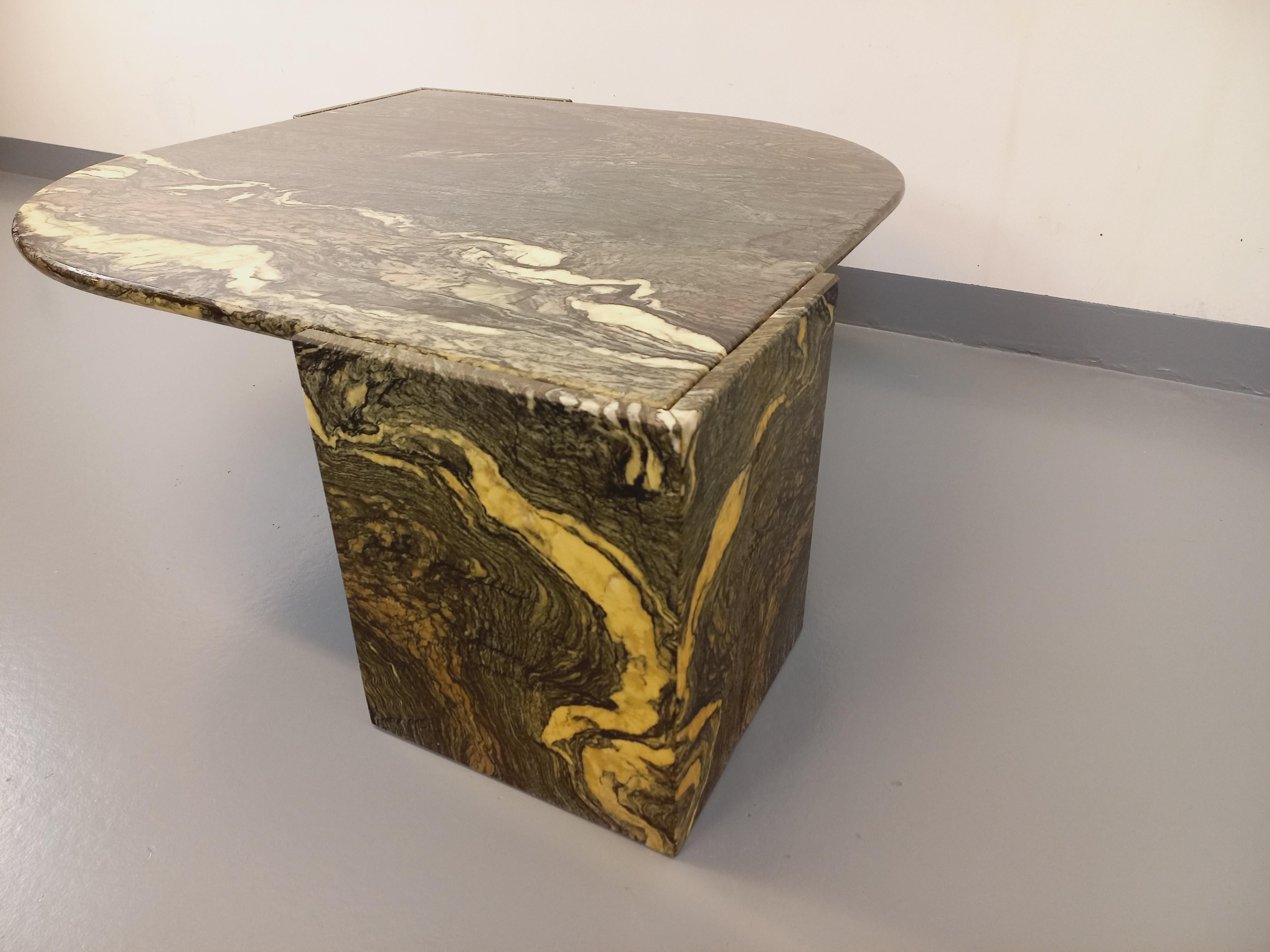 Table basse carrée vintage en marbre gris vert des années 70 en vente 6
