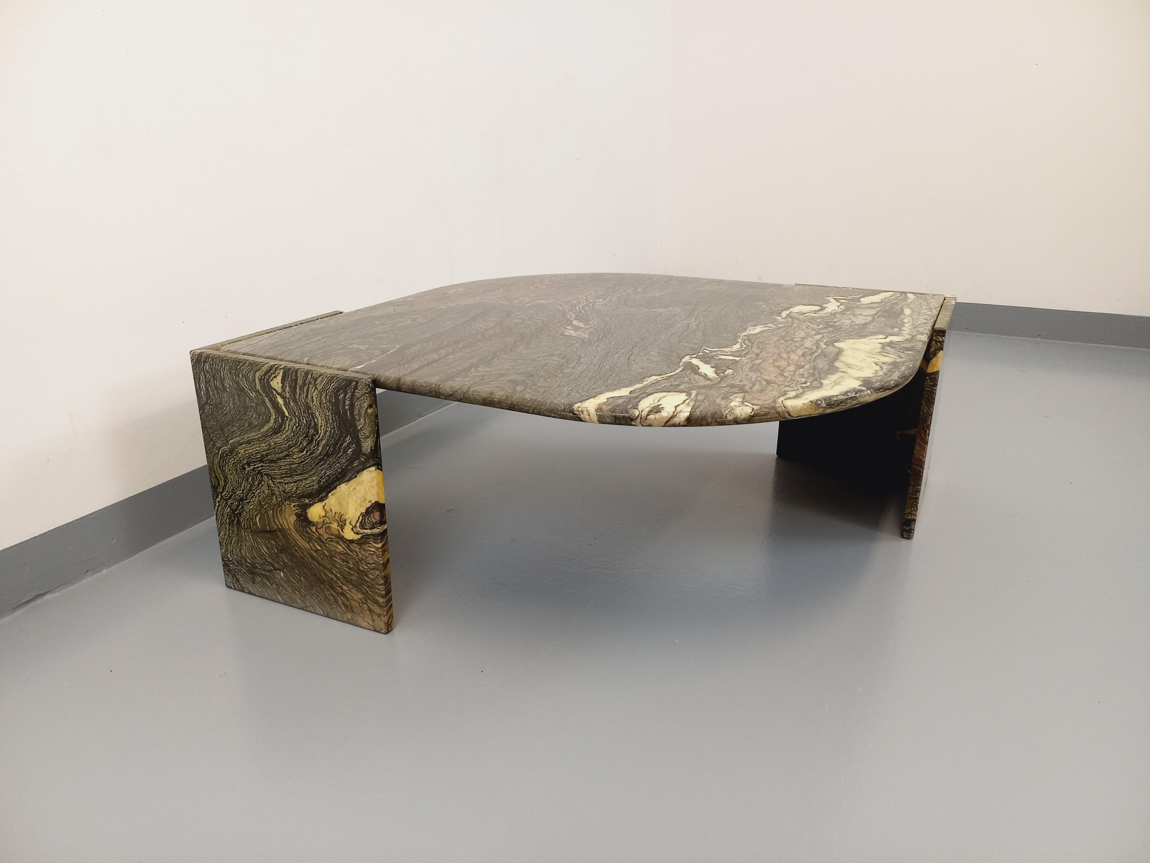 Fin du 20e siècle Table basse carrée vintage en marbre gris vert des années 70 en vente