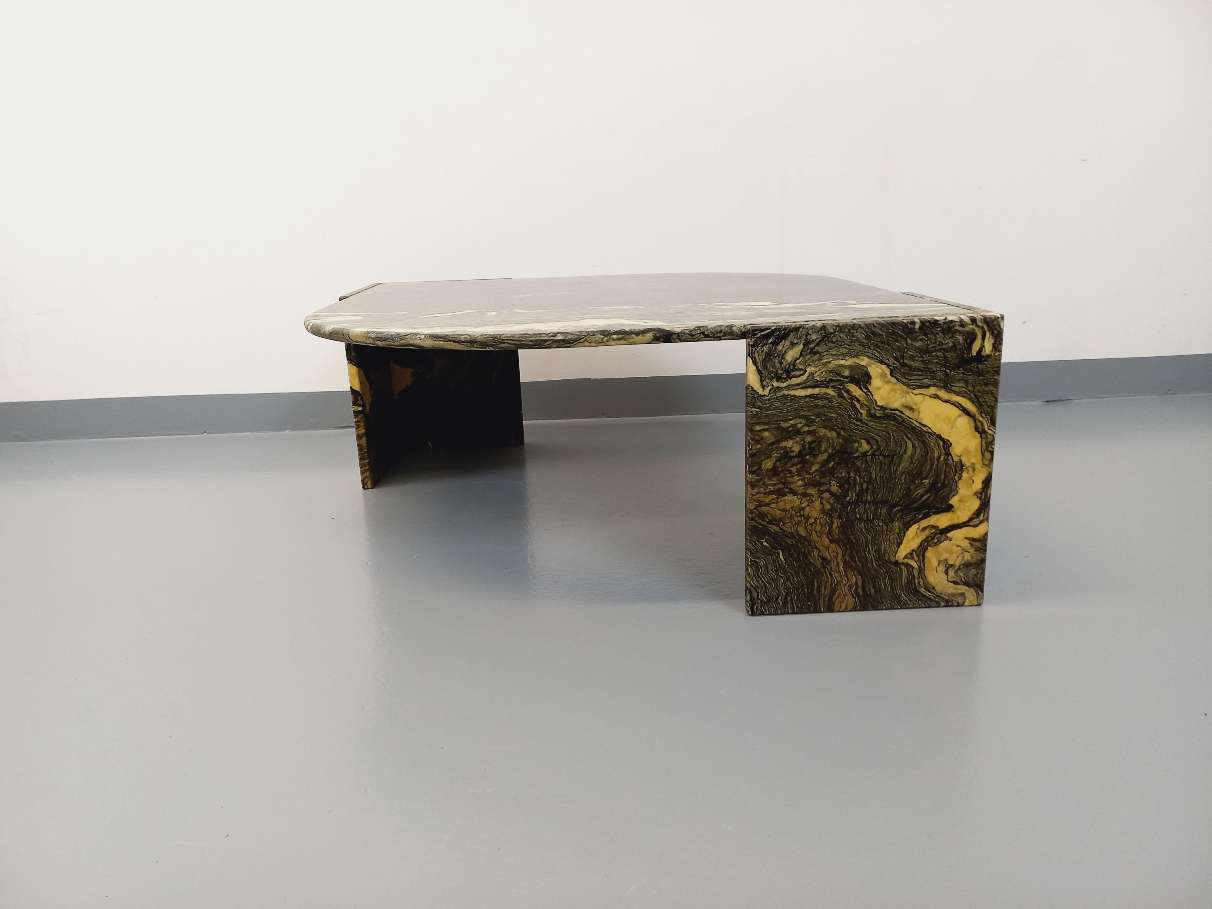 Table basse carrée vintage en marbre gris vert des années 70 en vente 2