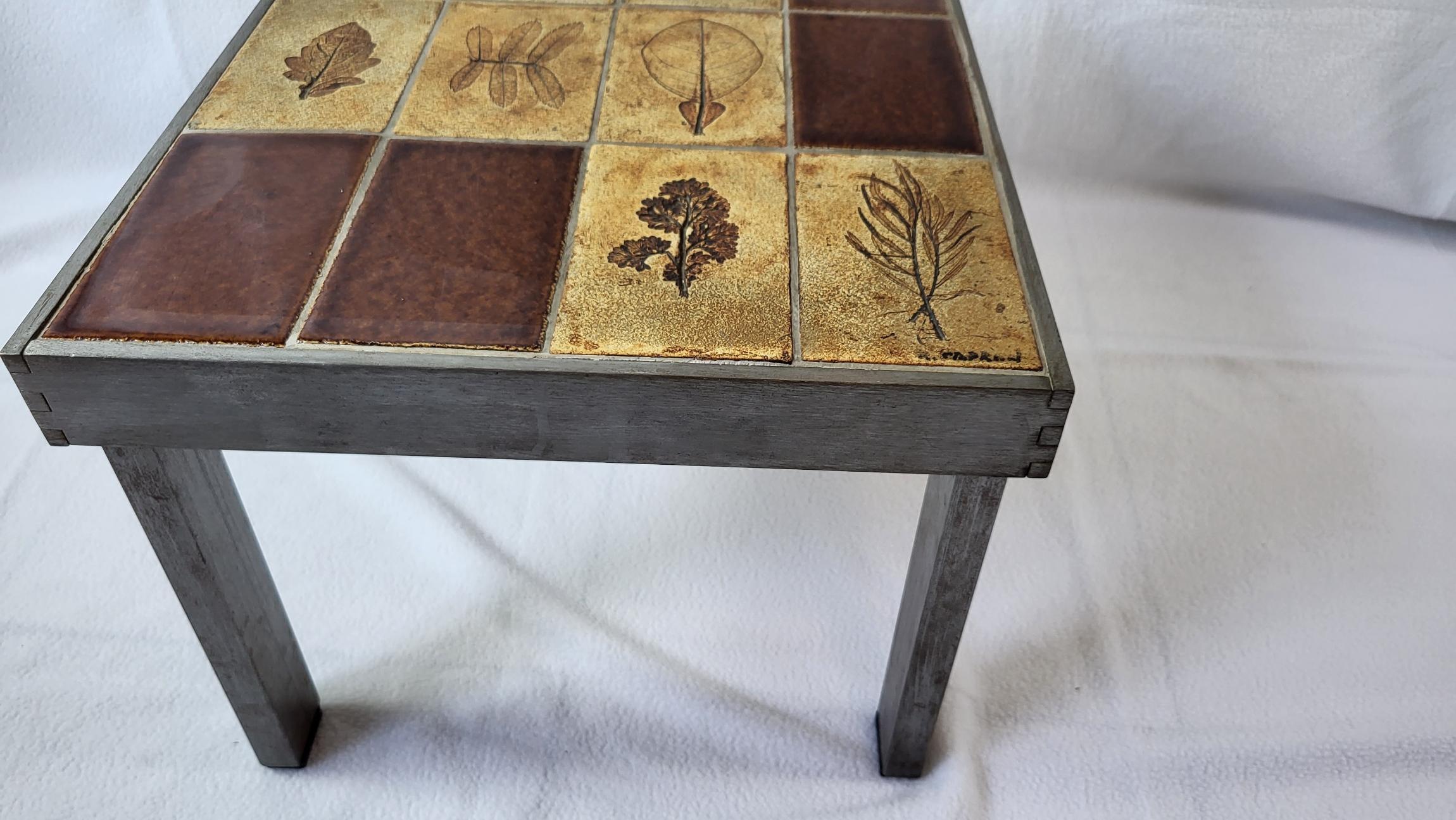 Brossé Table Basse , bout de canapé Roger Capron en céramique pieds métal France 1960 en vente