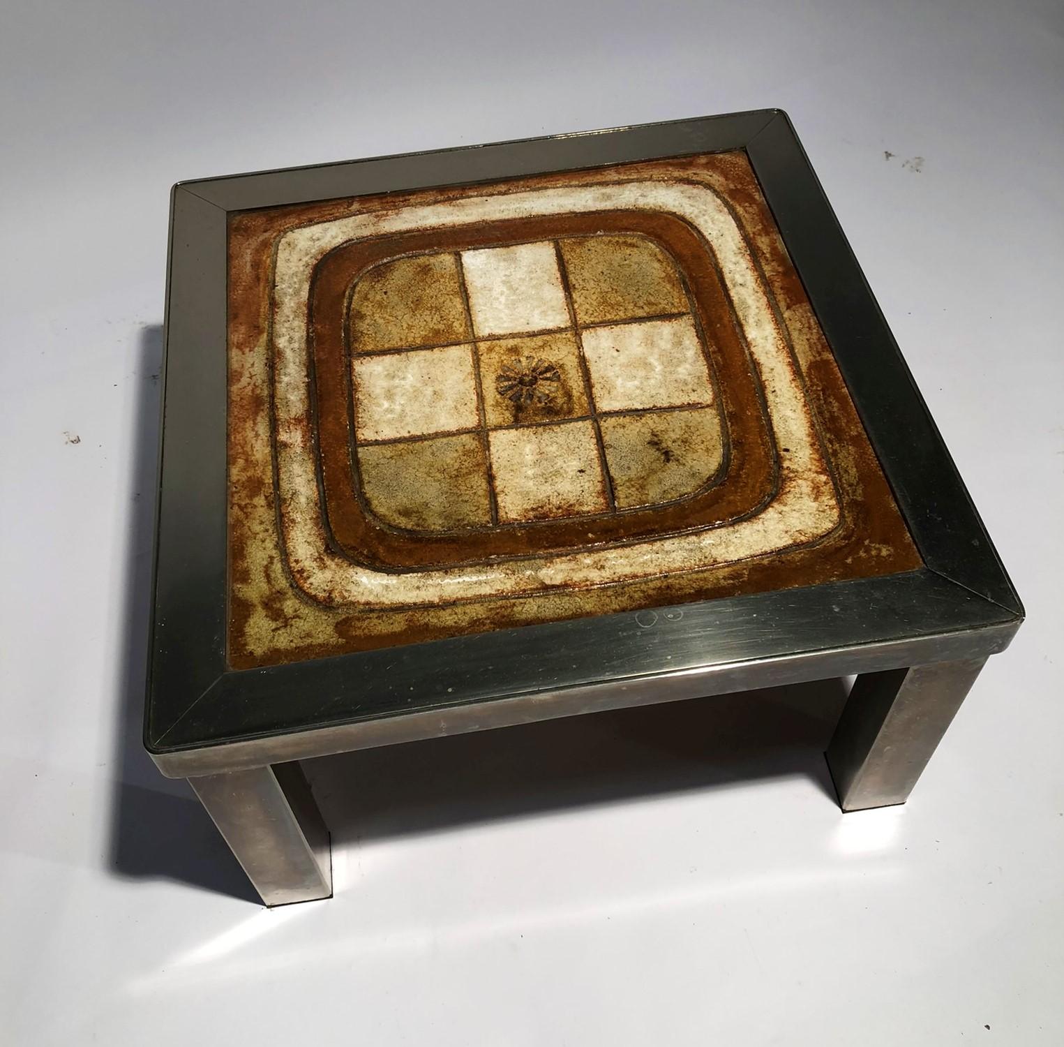Ère spatiale Table Basse en acier  et céramique par Jean Grégorieff pour ROCHEBOBOIS en vente