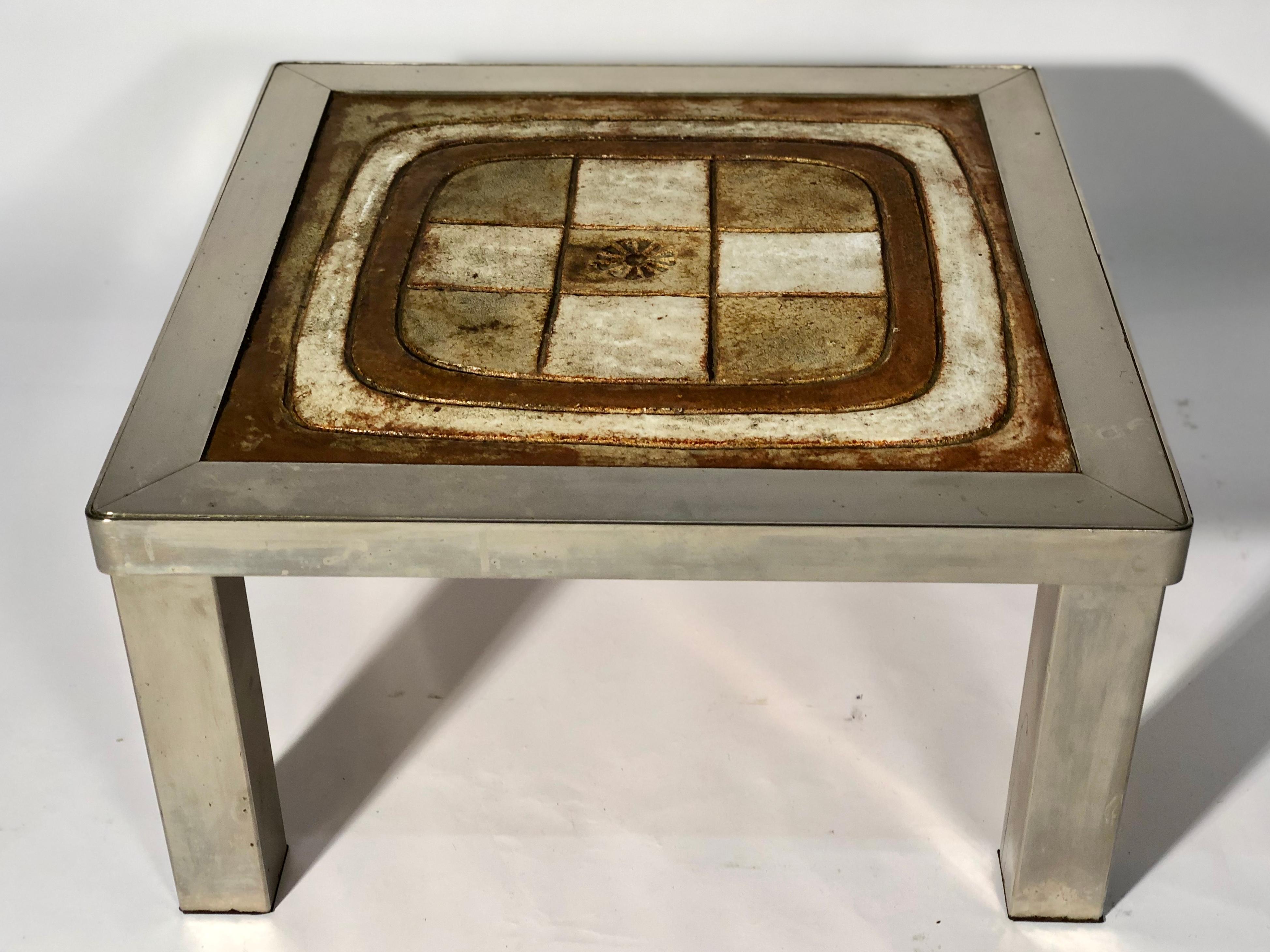 Français Table Basse en acier  et céramique par Jean Grégorieff pour ROCHEBOBOIS en vente