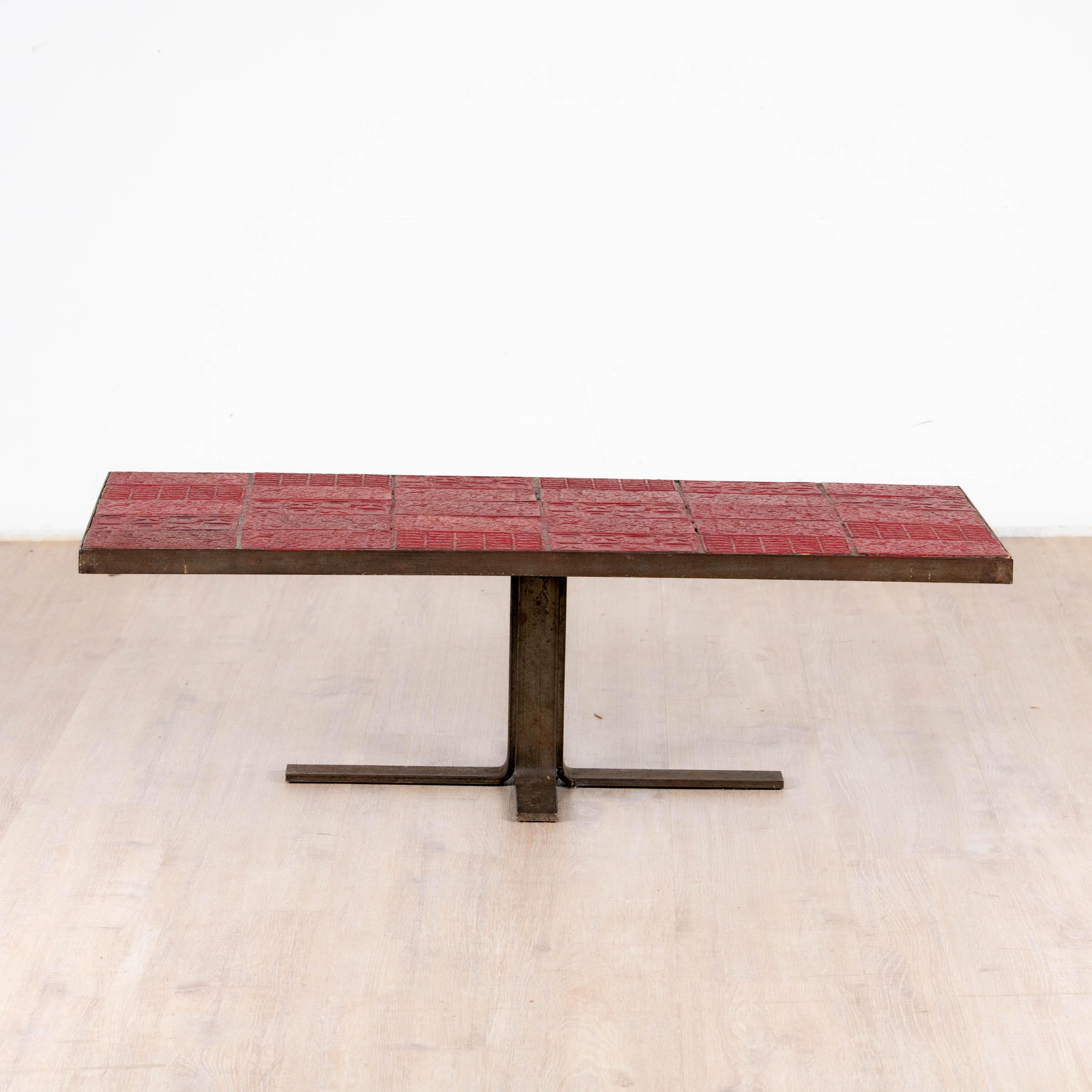 Table basse en céramique rouge orange piètement métal 1970 Bon état à SAINT-SEVER, FR