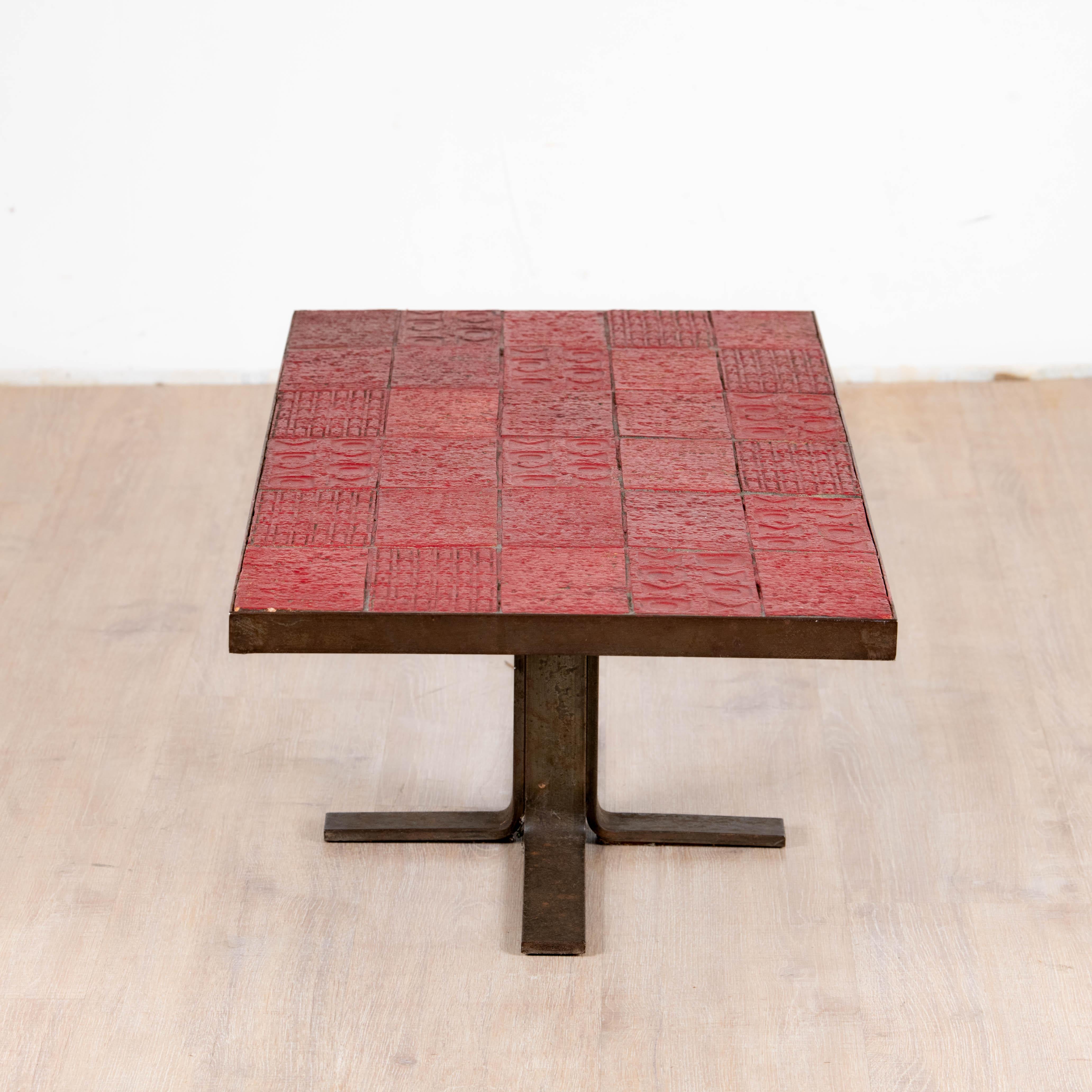 Acier Table basse en céramique rouge orange piètement métal 1970