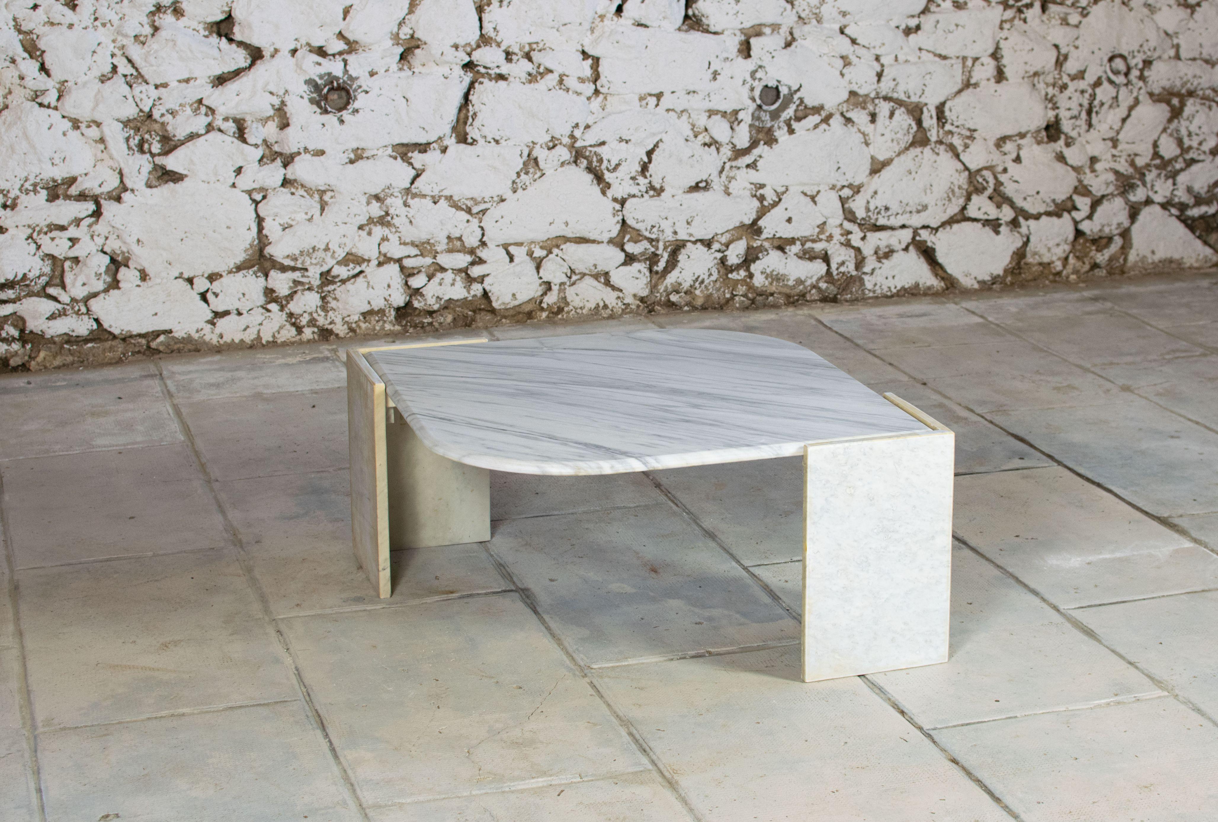 French Table basse en marbre forme oeil, 1970