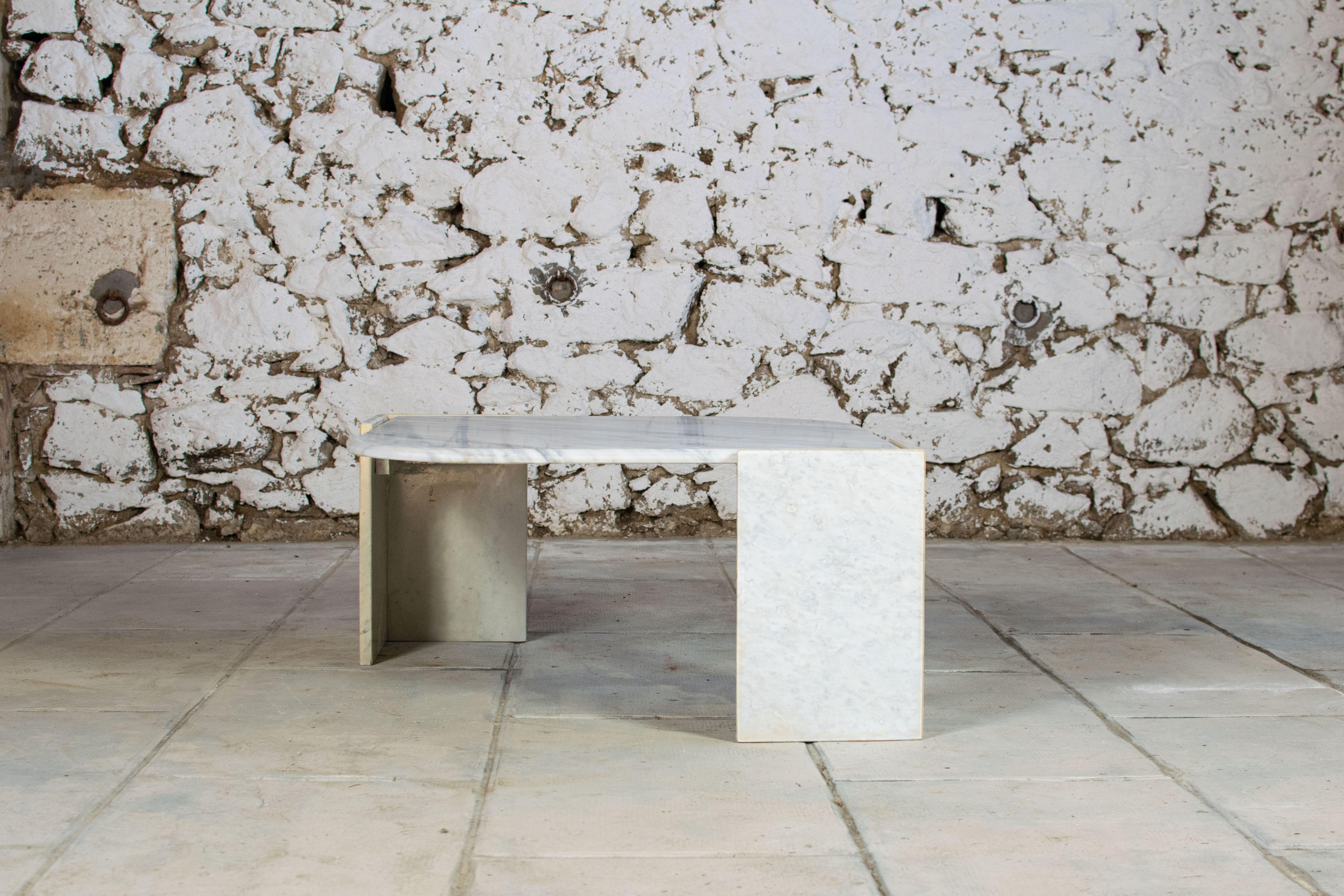 Table basse en marbre forme oeil, 1970 In Excellent Condition In Busserolles, FR