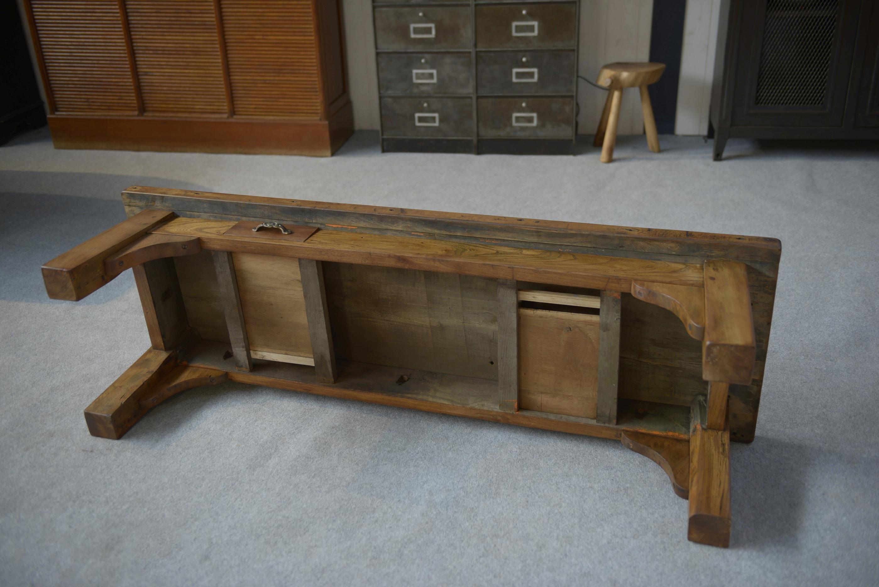 Table basse en orme massif 2 petits tiroirs 1950's in vendita 7