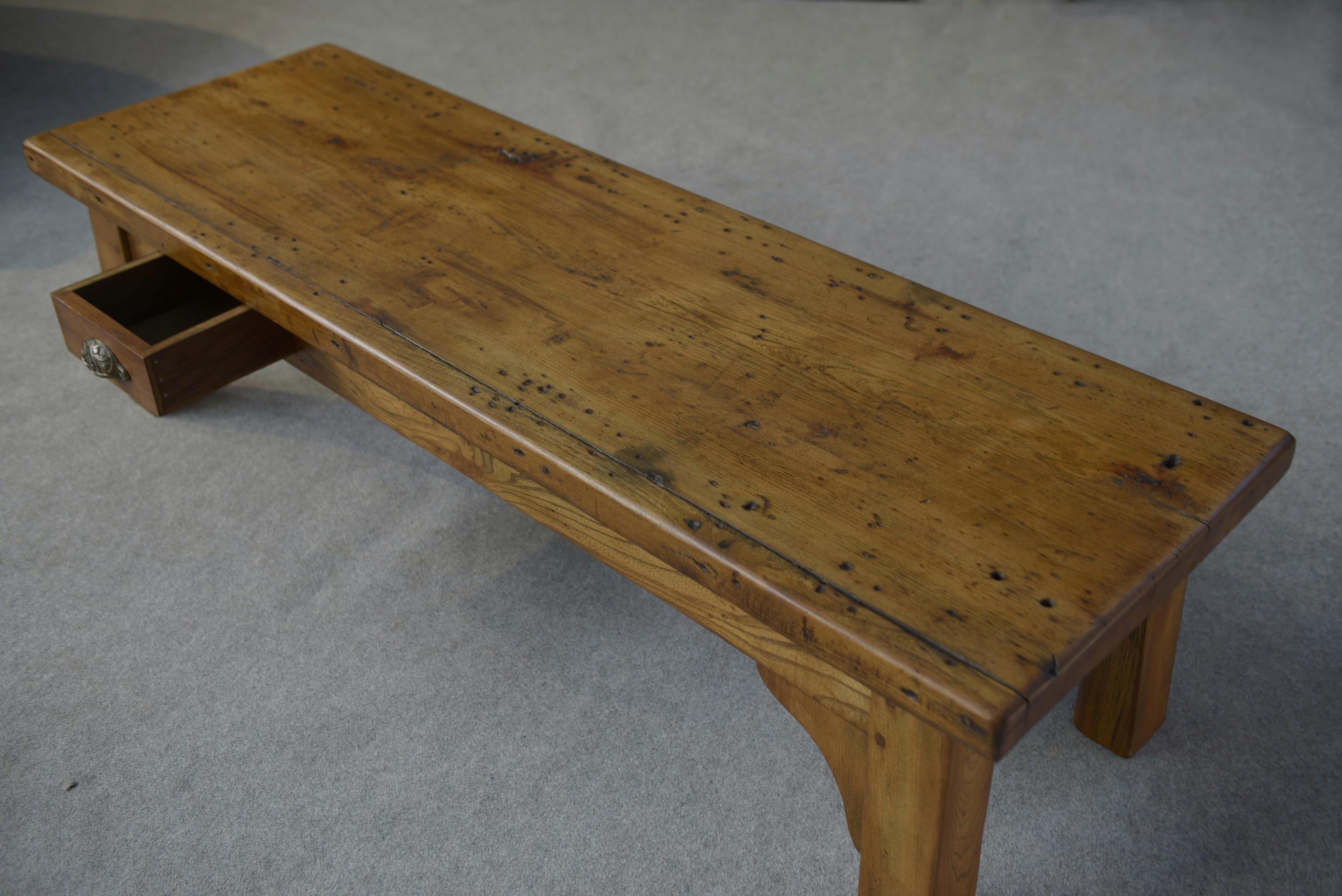 Table basse en orme massif 2 petits tiroirs 1950's in vendita 8